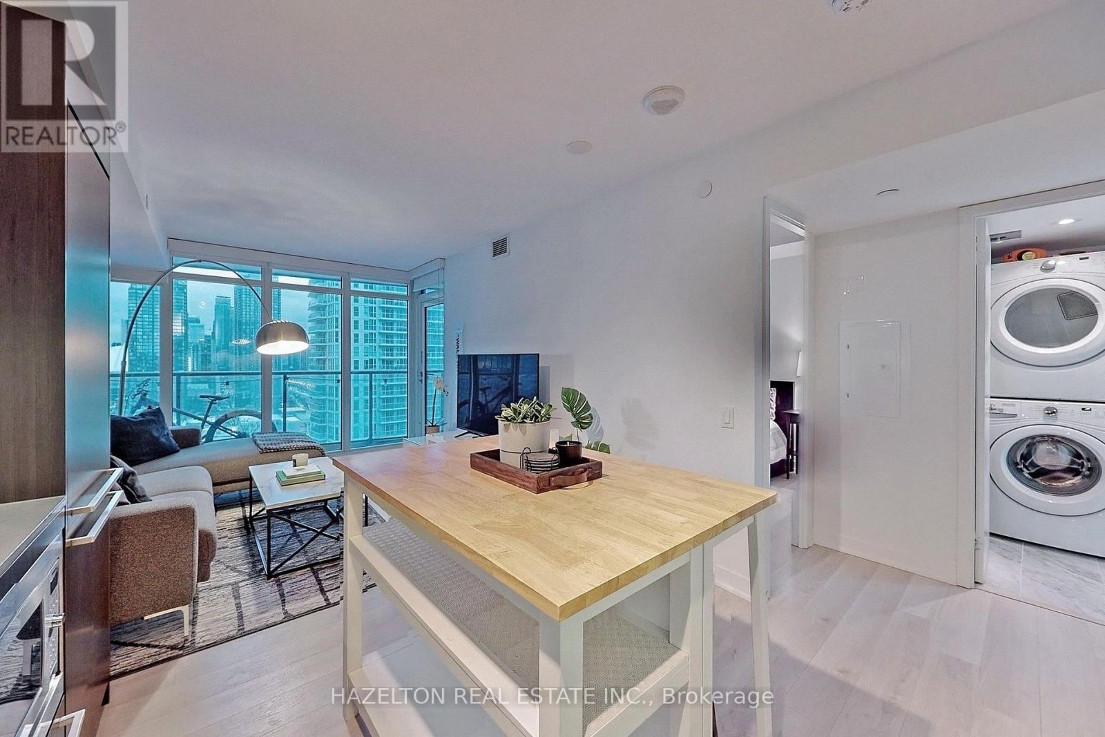 2510 - 70 Queens Wharf Road, Toronto, Ontario  M5V 0J2 - Photo 11 - C13680604