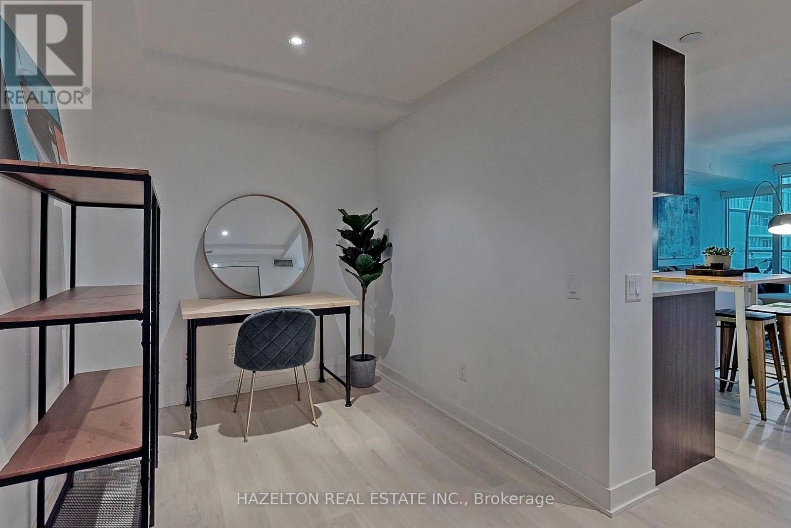 2510 - 70 Queens Wharf Road, Toronto, Ontario  M5V 0J2 - Photo 21 - C13680604