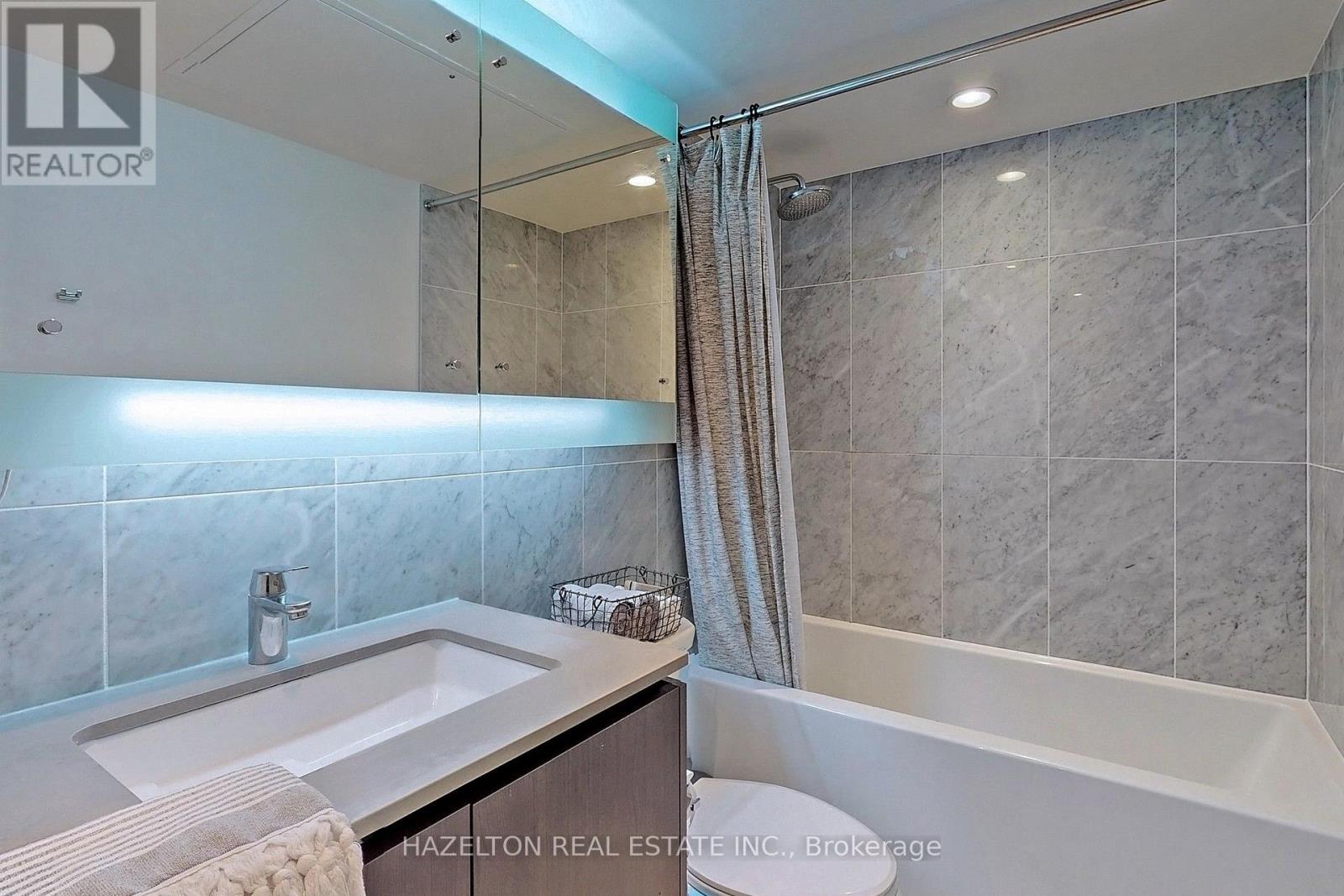 2510 - 70 Queens Wharf Road, Toronto, Ontario  M5V 0J2 - Photo 23 - C13680604