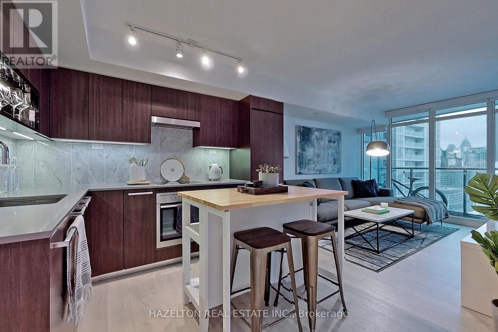 2510 - 70 Queens Wharf Road, Toronto, Ontario  M5V 0J2 - Photo 8 - C13680604
