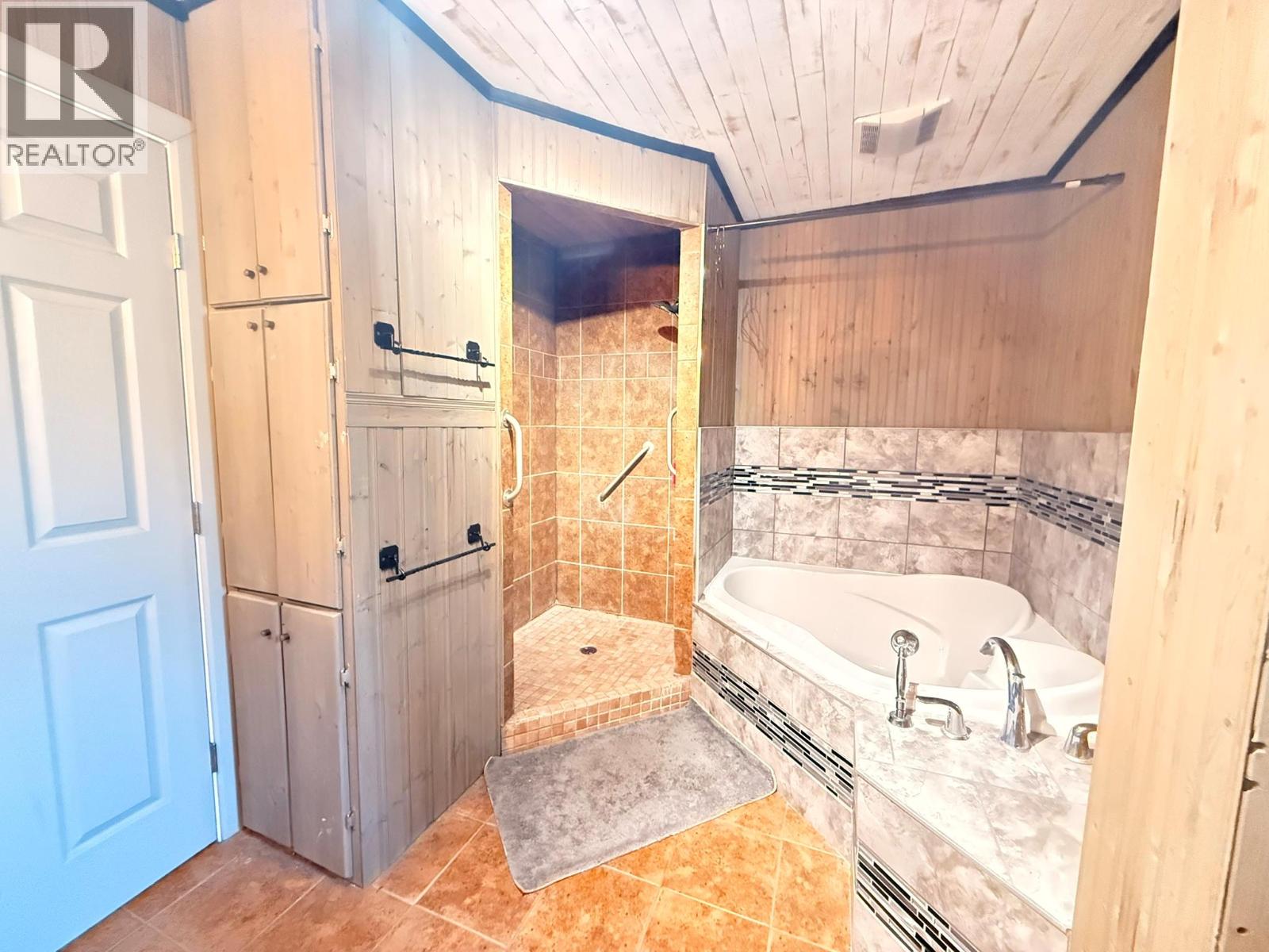 4954 Stevens Avenue, Canal Flats, British Columbia  V0B 1B0 - Photo 16 - 10396650