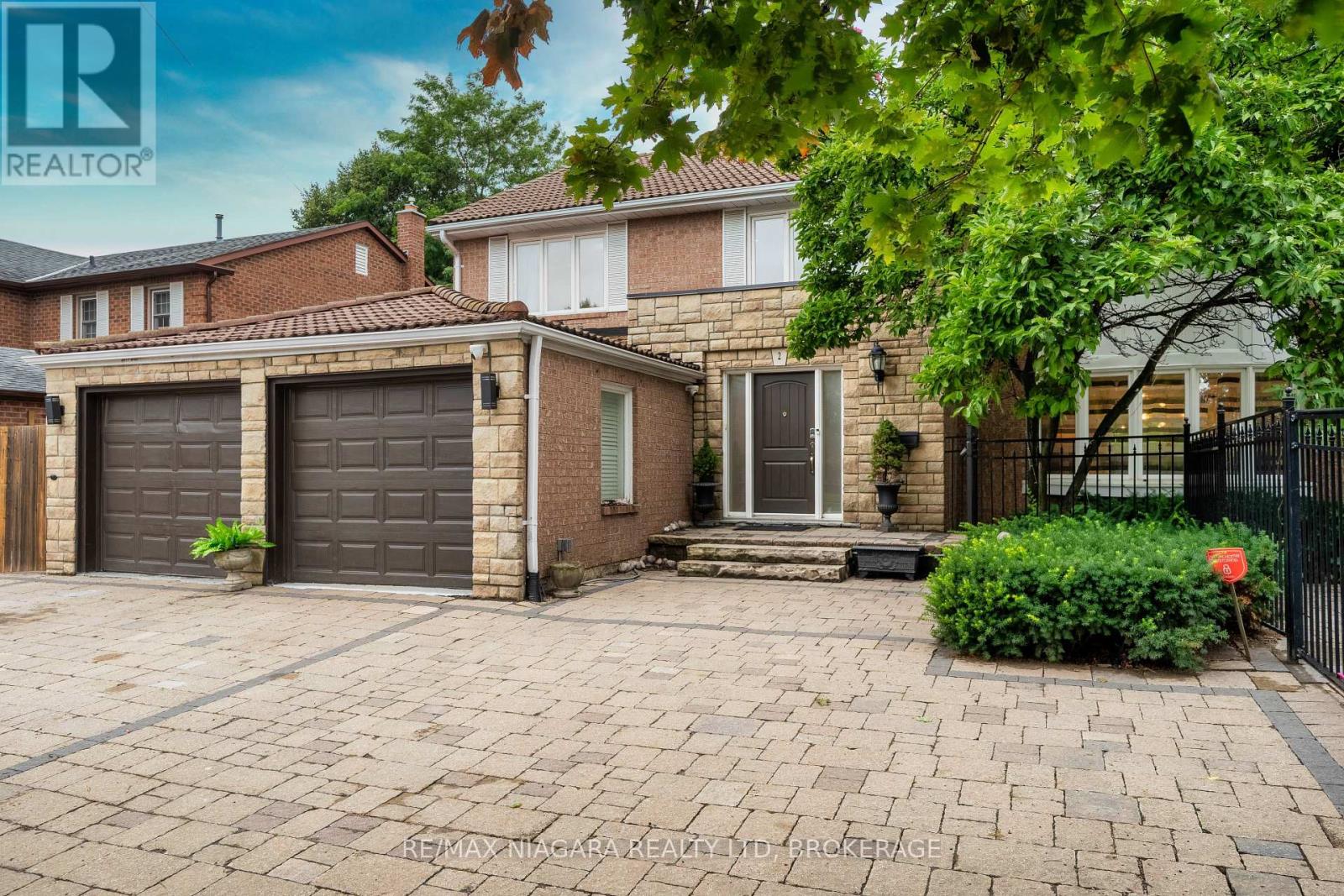 2 Aitken Circle, Markham, Ontario  L3R 7K6 - Photo 3 - N13680650