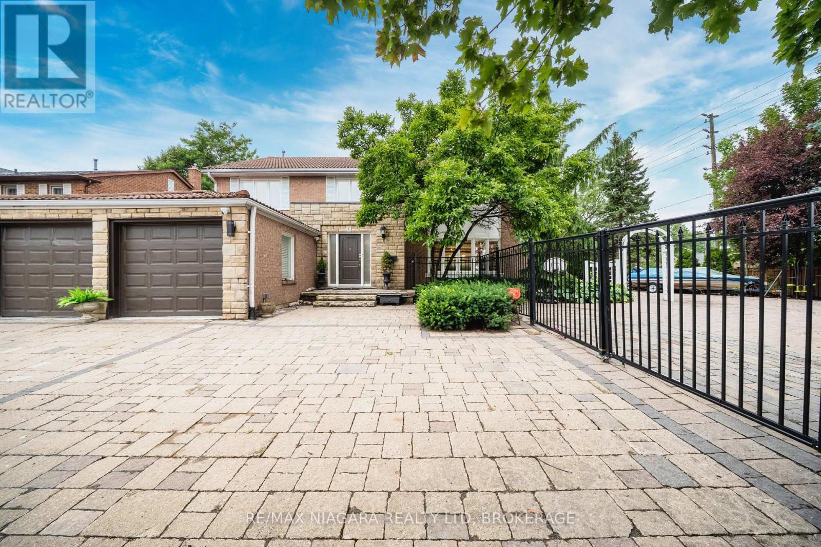 2 Aitken Circle, Markham, Ontario  L3R 7K6 - Photo 4 - N13680650