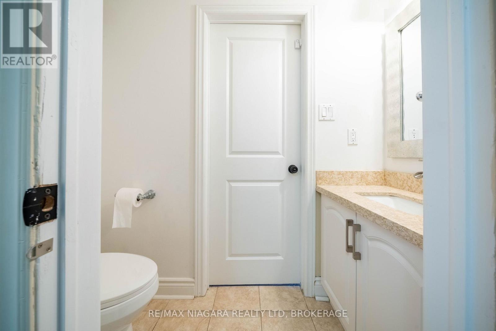 2 Aitken Circle, Markham, Ontario  L3R 7K6 - Photo 7 - N13680650
