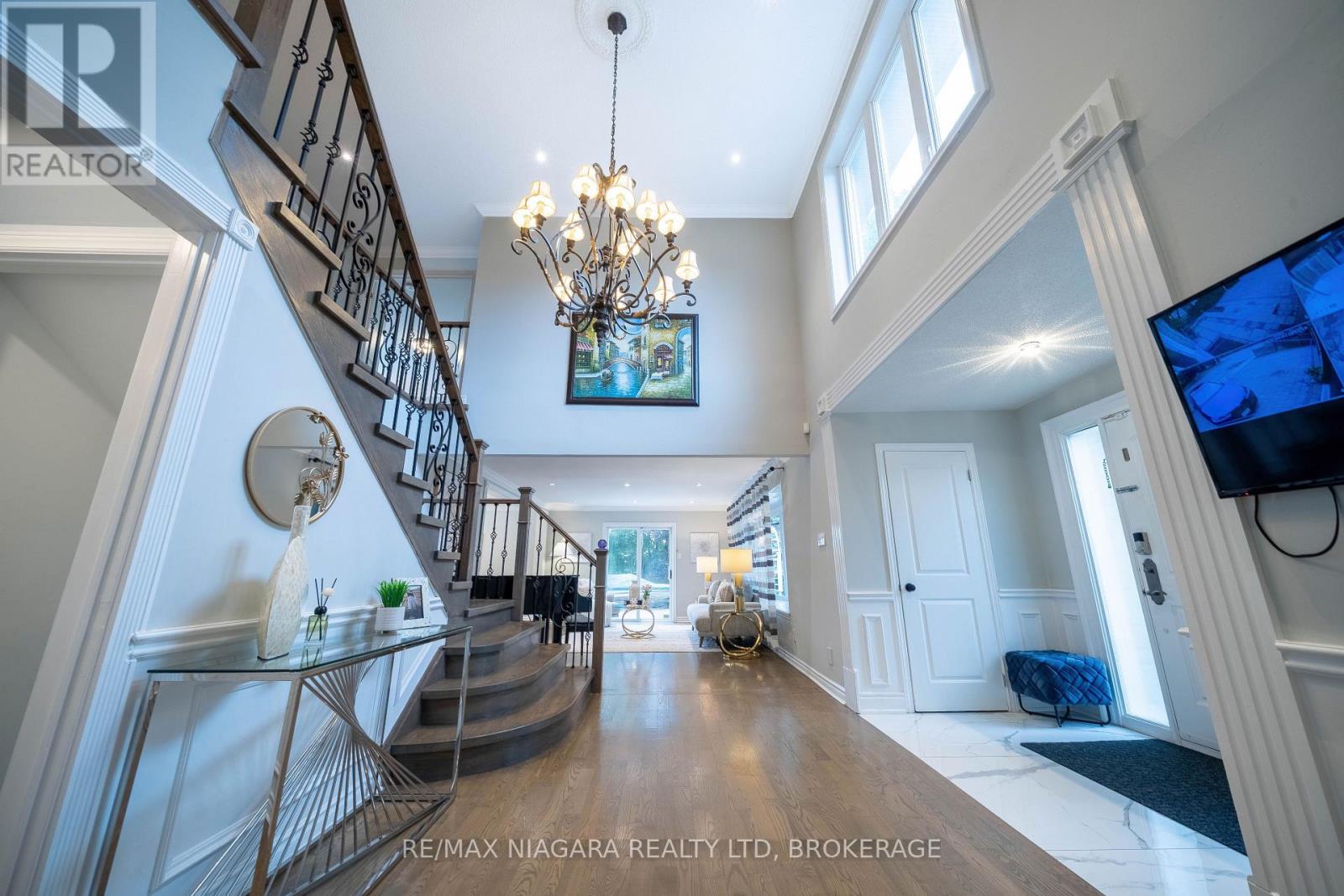 2 Aitken Circle, Markham, Ontario  L3R 7K6 - Photo 8 - N13680650