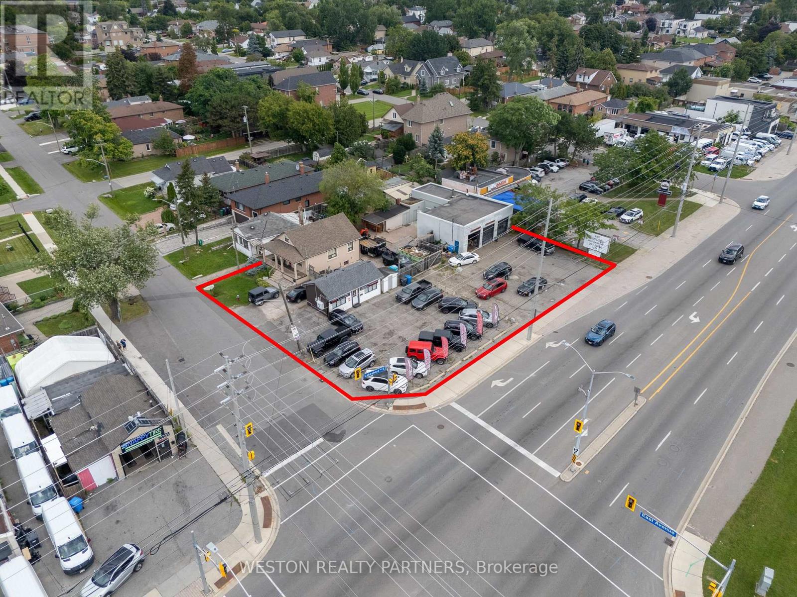 825-827 Lakeshore Road E, Mississauga, Ontario L5E 1C9 - Photo 2 - W13680632