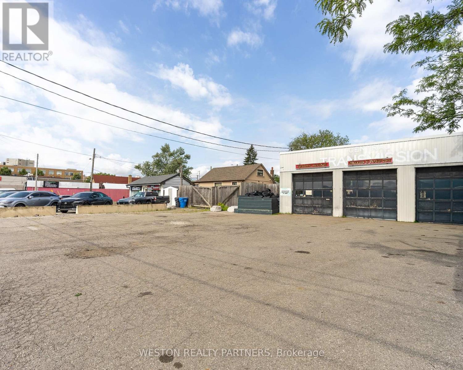 825-827 Lakeshore Road E, Mississauga, Ontario L5E 1C9 - Photo 24 - W13680632