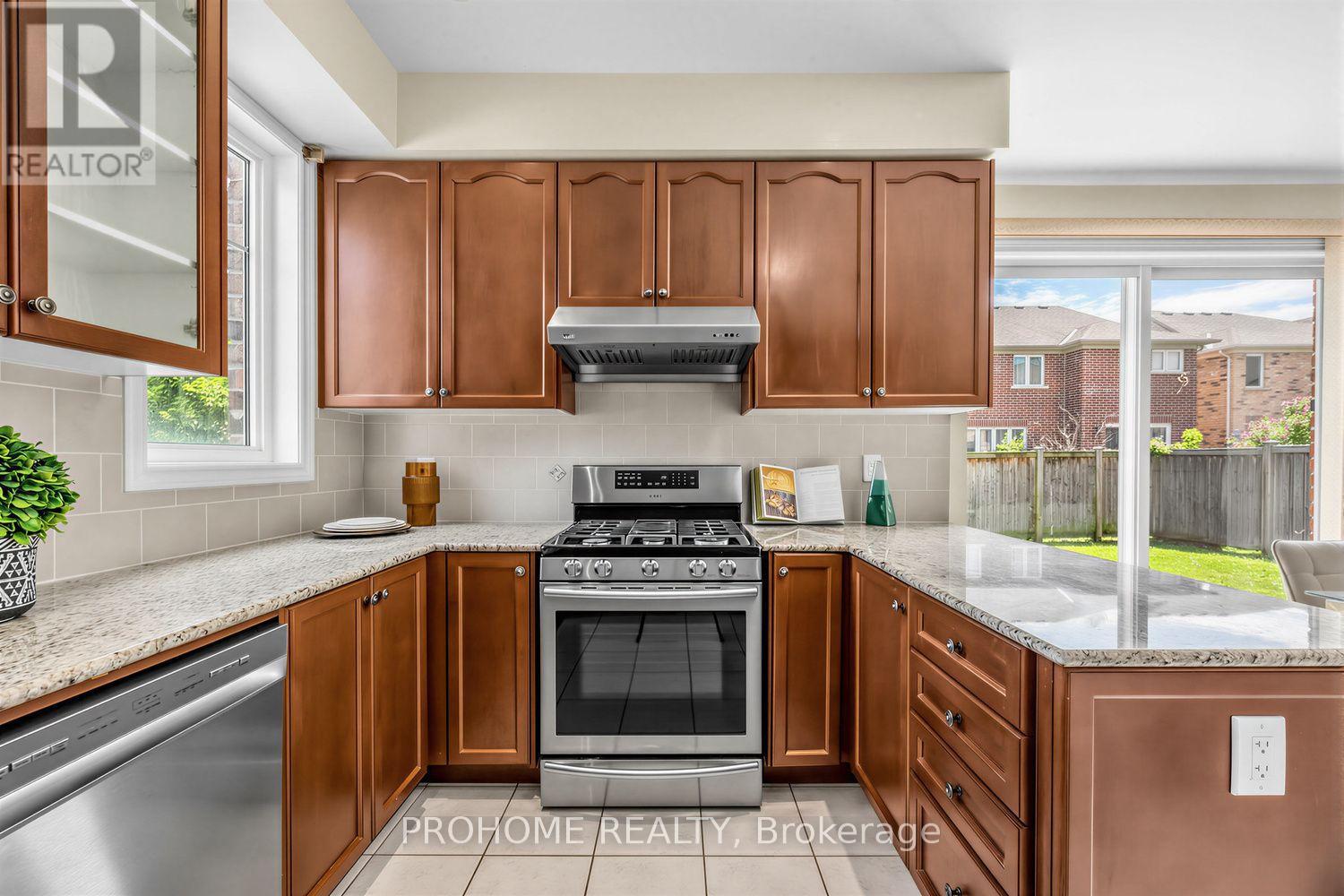 47 Harper Hill Drive, Ajax, Ontario  L1Z 0P8 - Photo 11 - E13679626