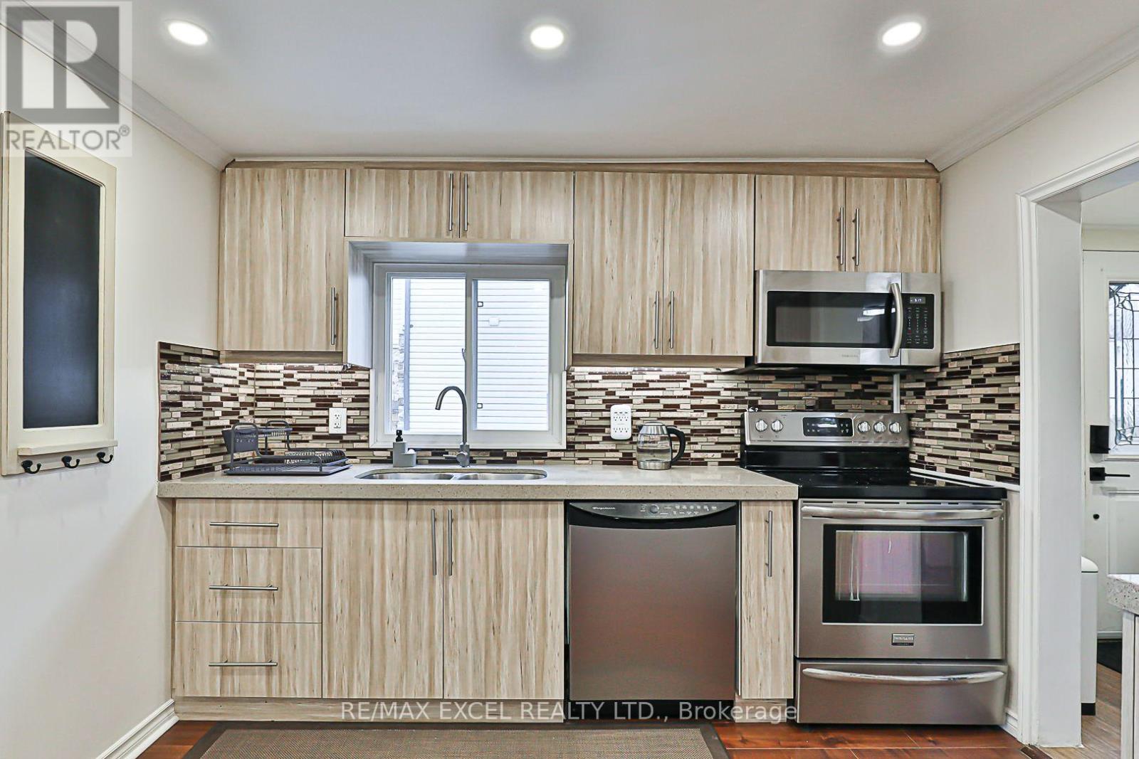 255 Parkway Avenue, Georgina, Ontario  L4P 2W1 - Photo 8 - N13669164