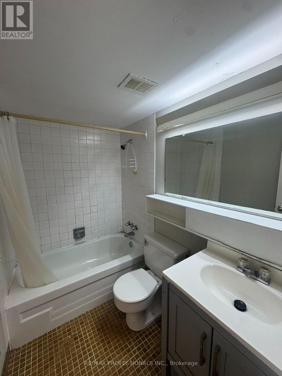 602 - 11 Wincott Drive, Toronto, Ontario  M9R 2R9 - Photo 13 - W13428182