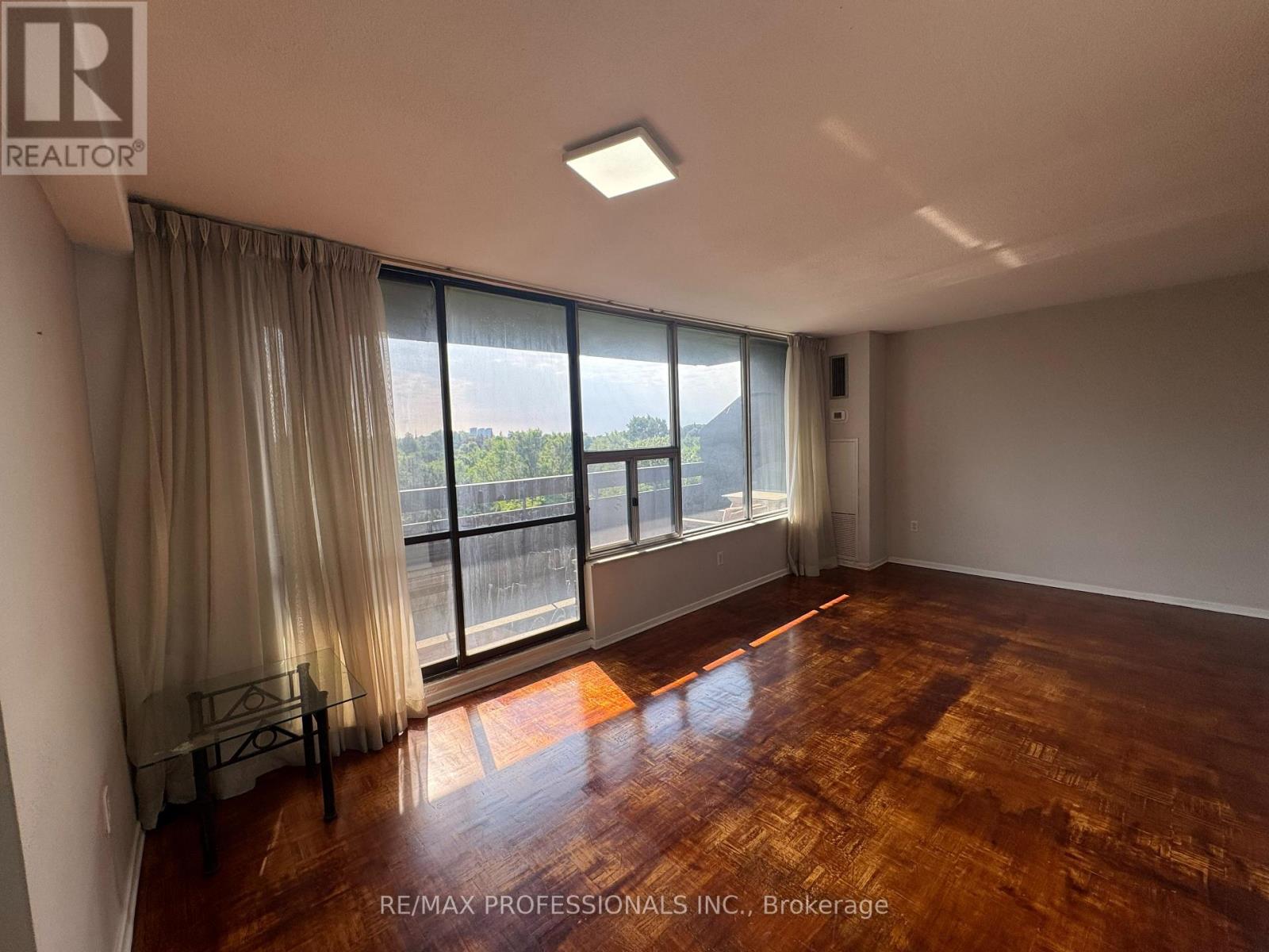 602 - 11 Wincott Drive, Toronto, Ontario  M9R 2R9 - Photo 7 - W13428182