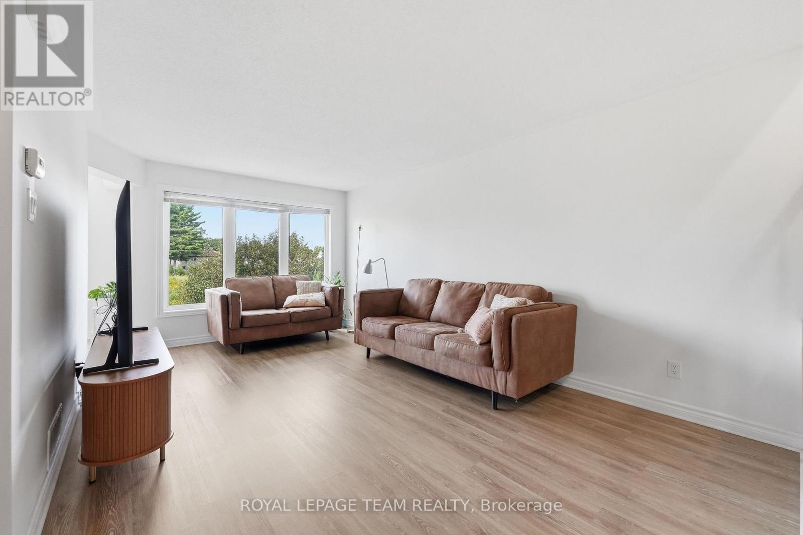 258 Forestbrook Street, Ottawa, Ontario  K2K 0B4 - Photo 6 - X13671846