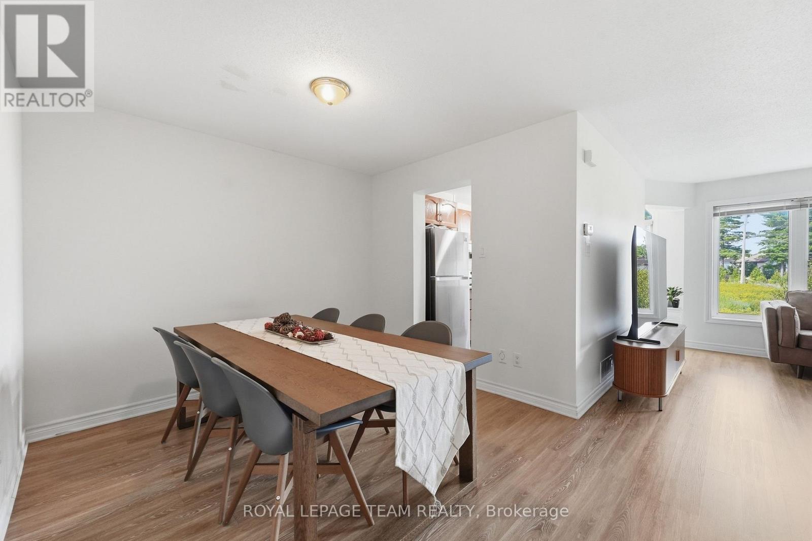 258 Forestbrook Street, Ottawa, Ontario  K2K 0B4 - Photo 4 - X13671846