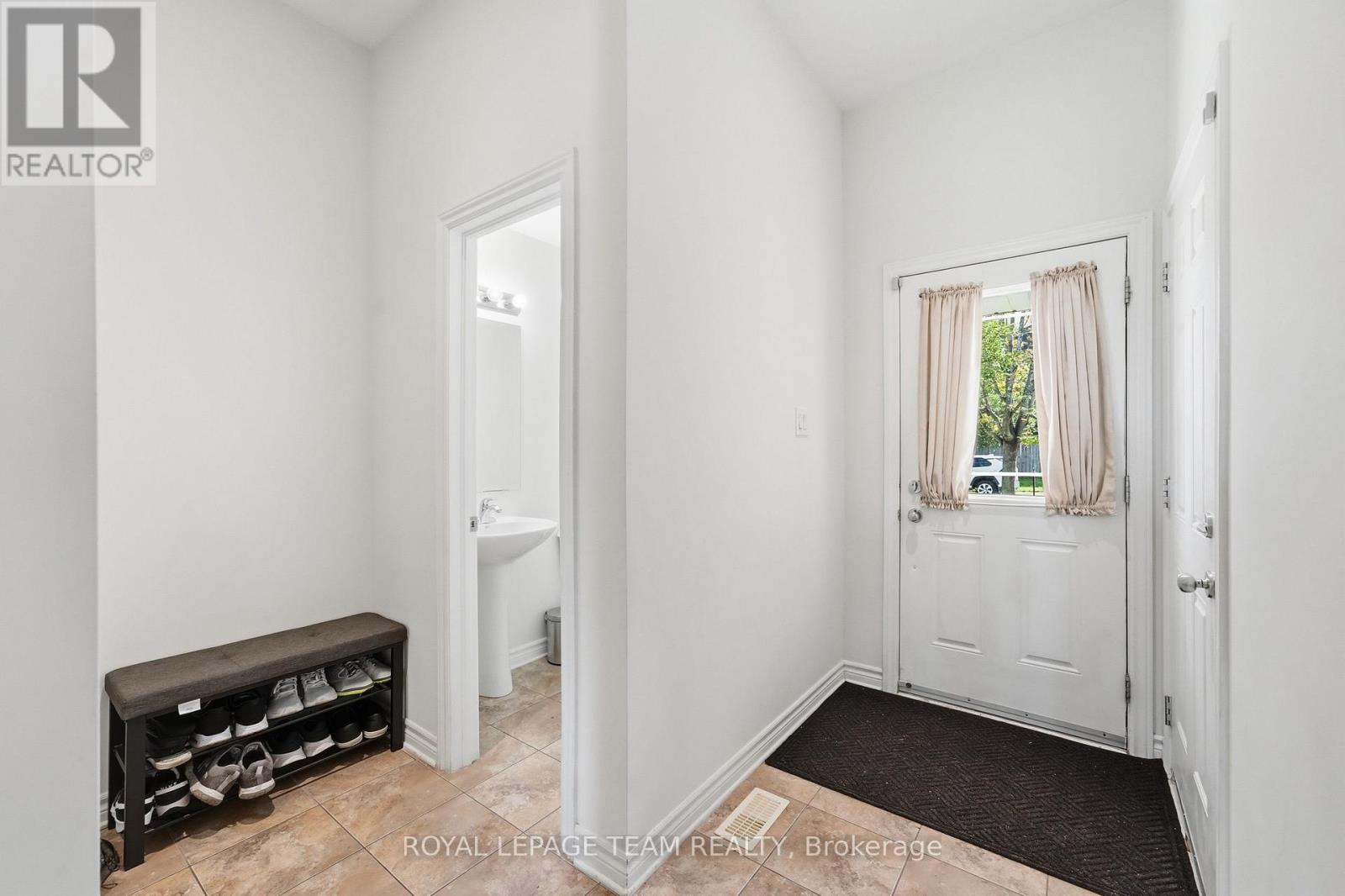 258 Forestbrook Street, Ottawa, Ontario  K2K 0B4 - Photo 2 - X13671846