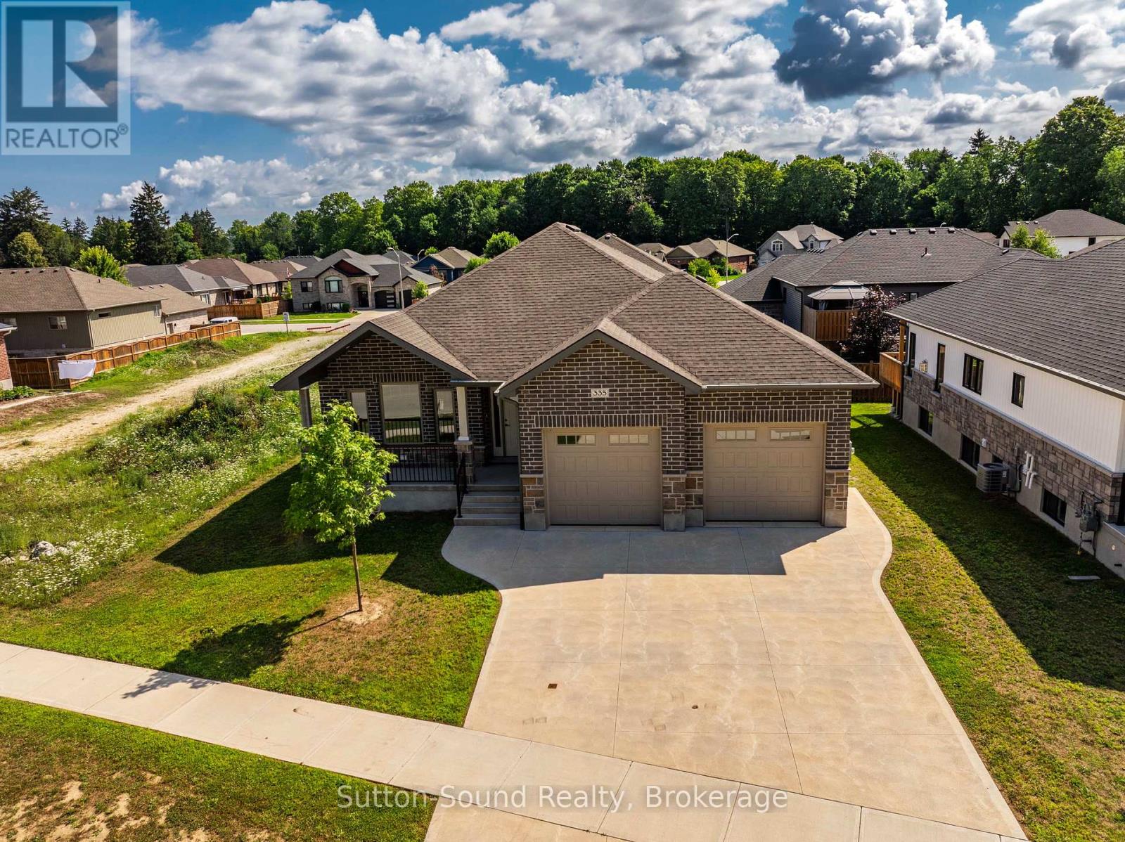 335 6th Avenue W, Owen Sound, Ontario  N4K 0E4 - Photo 2 - X12676016
