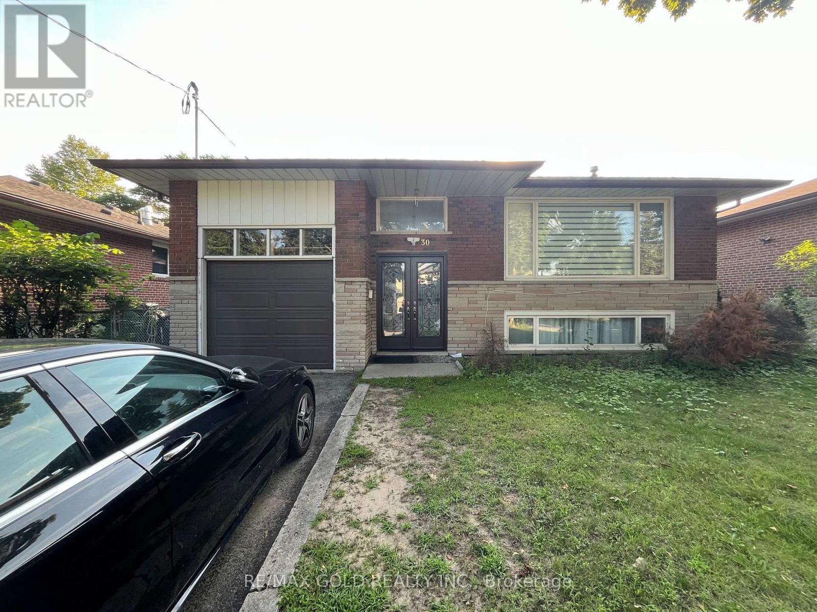 30 Moynes Avenue, Toronto, Ontario M8Y 3B8 - Photo 2 - W13680144