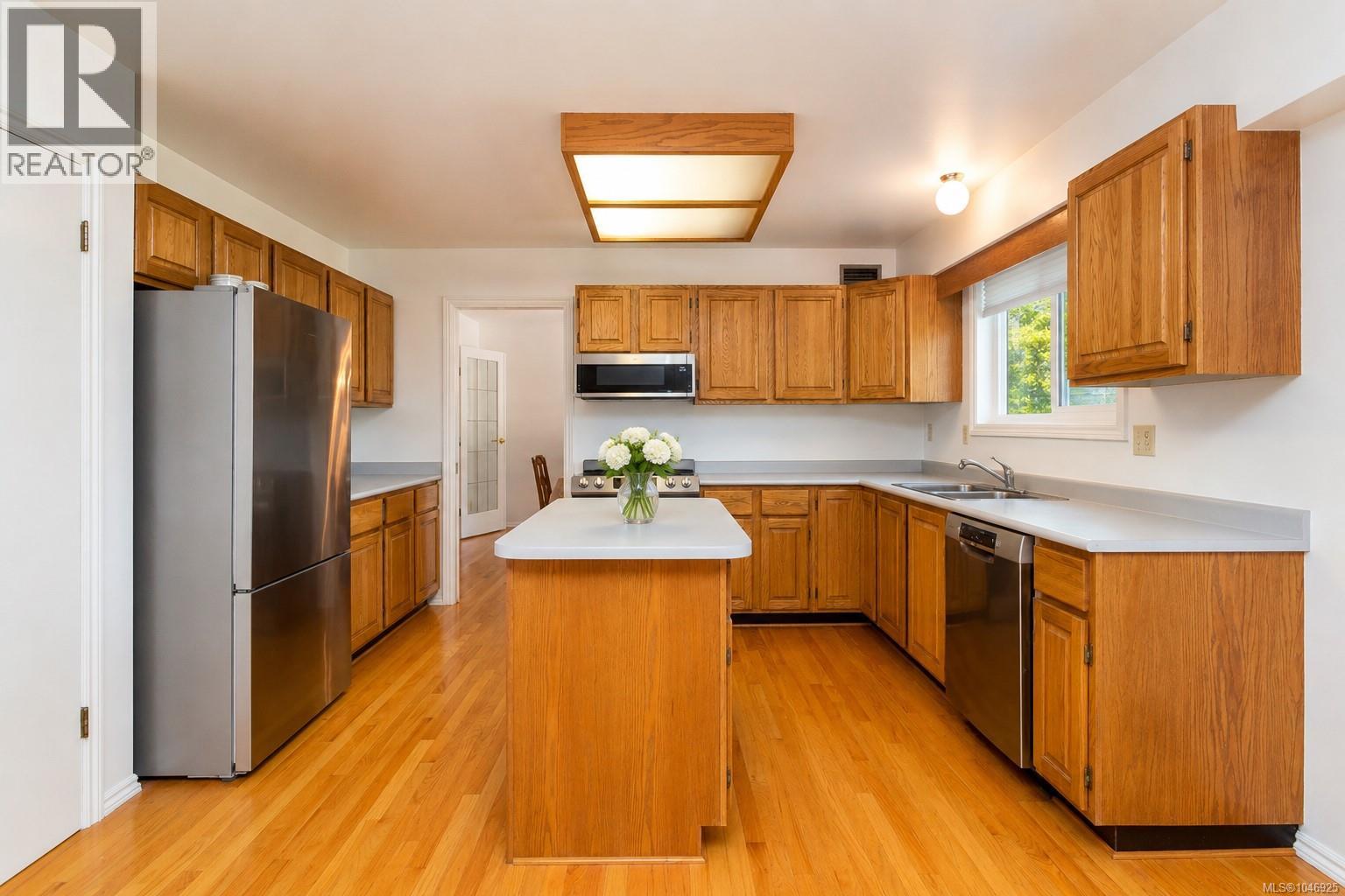 5060 Del Monte Ave, Saanich, British Columbia  V8Y 1W8 - Photo 11 - 1046925