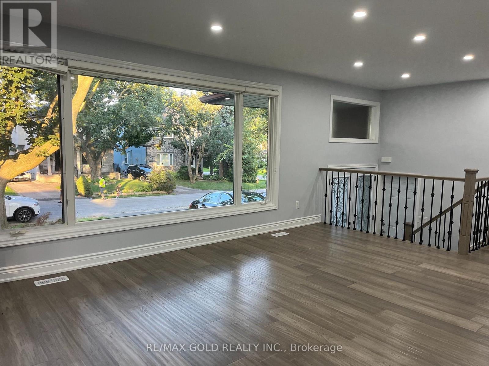 30 Moynes Avenue, Toronto, Ontario M8Y 3B8 - Photo 5 - W13680144