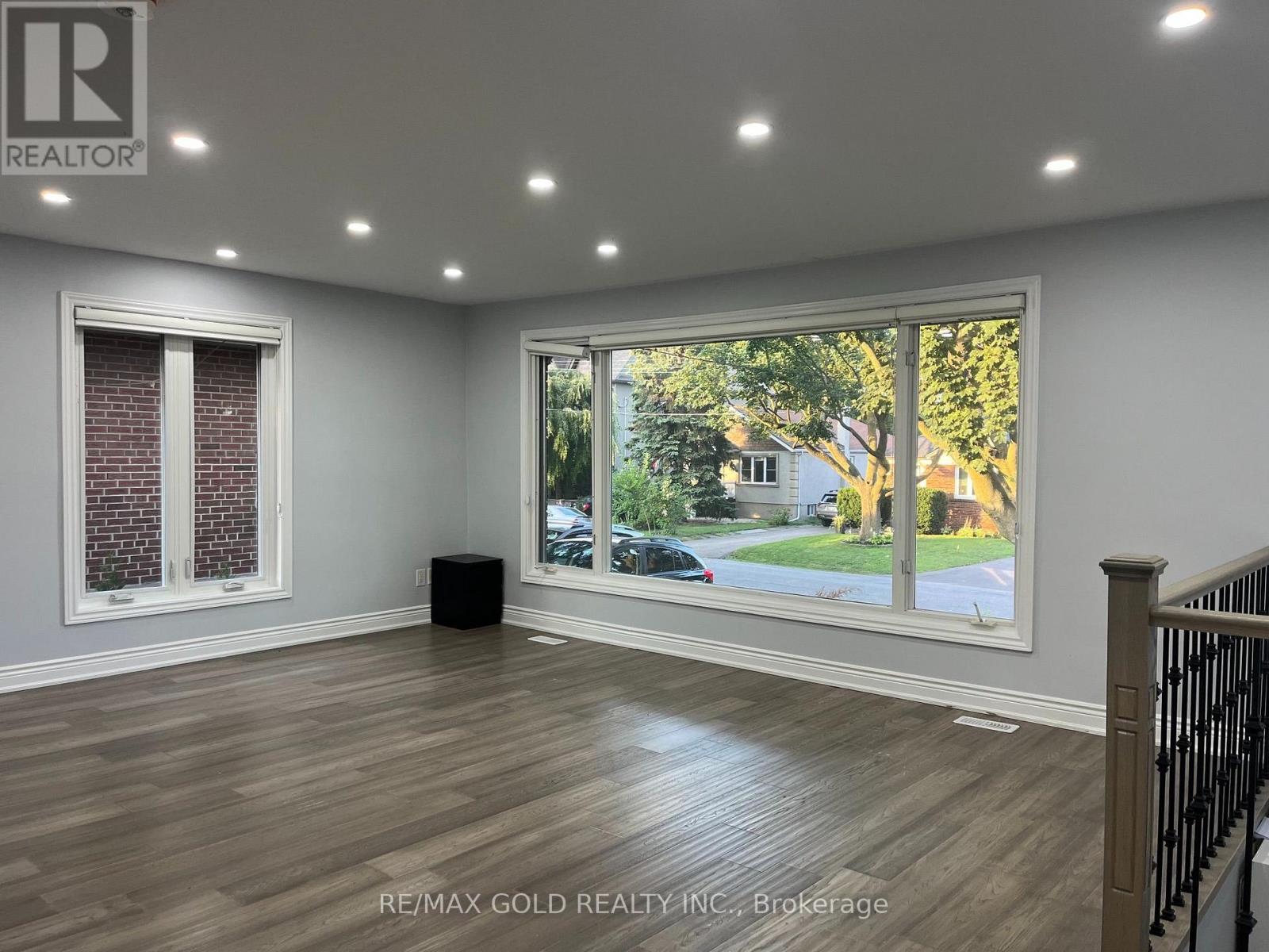 30 Moynes Avenue, Toronto, Ontario M8Y 3B8 - Photo 6 - W13680144