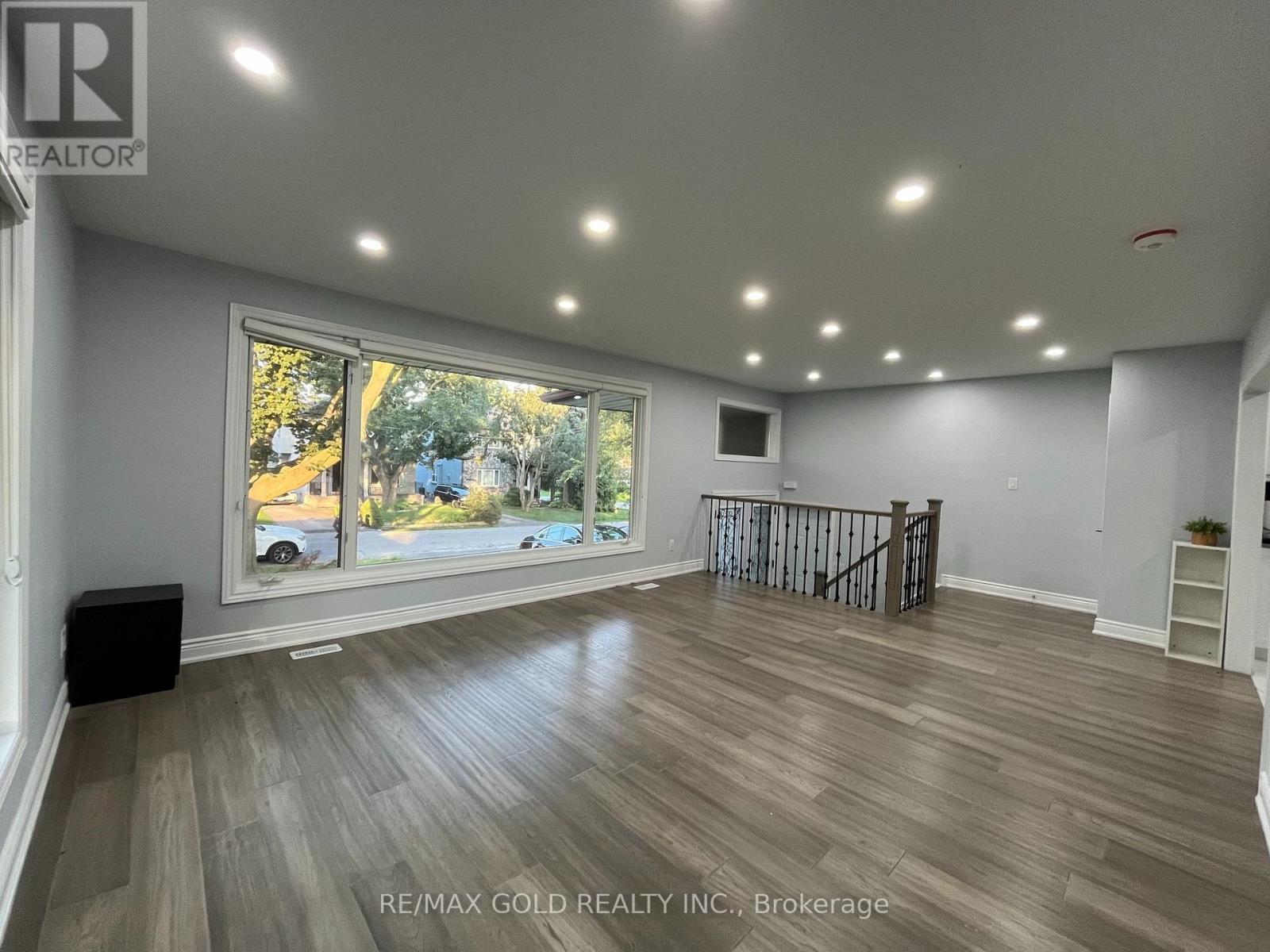 30 Moynes Avenue, Toronto, Ontario M8Y 3B8 - Photo 7 - W13680144