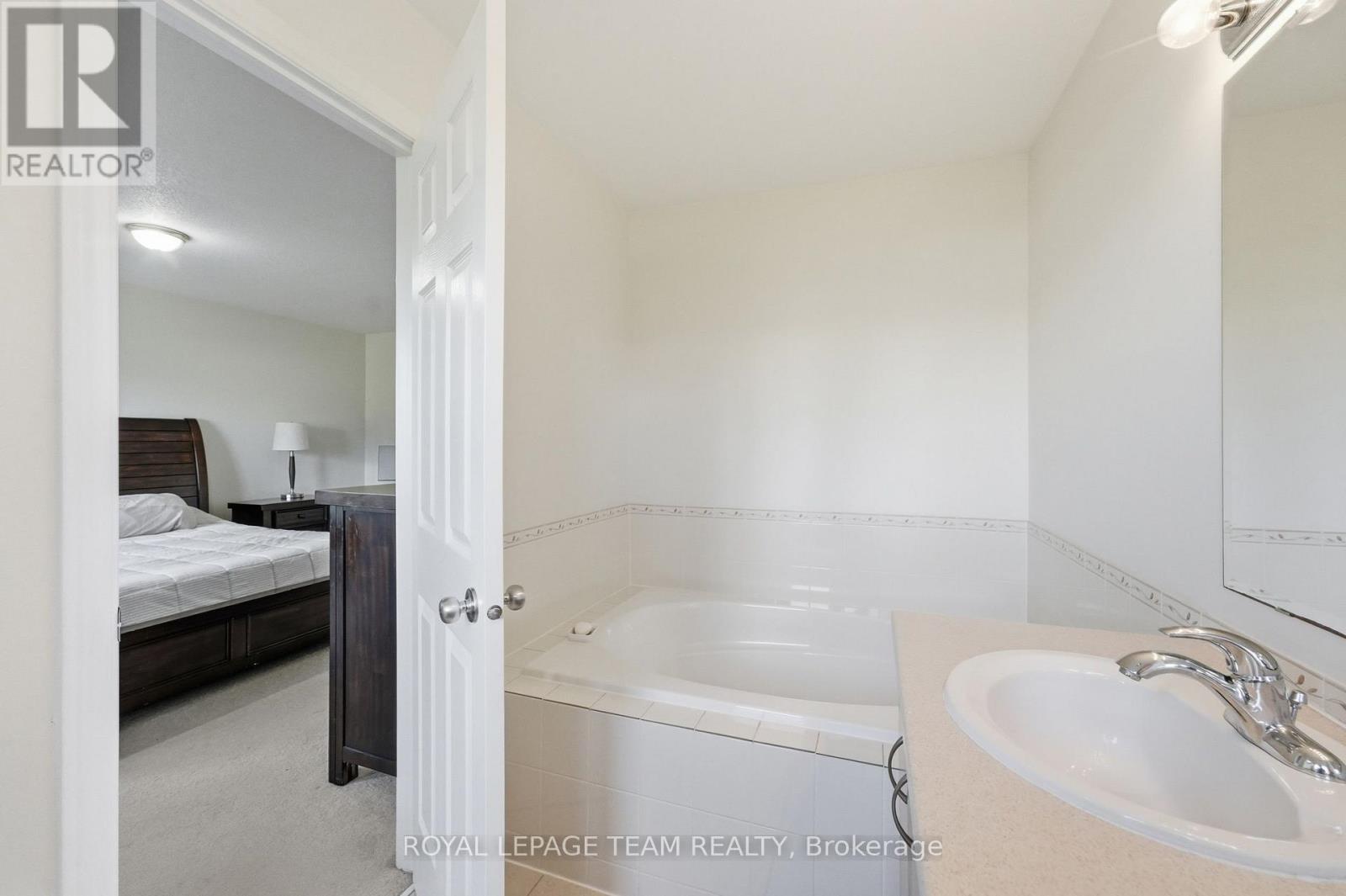258 Forestbrook Street, Ottawa, Ontario  K2K 0B4 - Photo 23 - X13671846