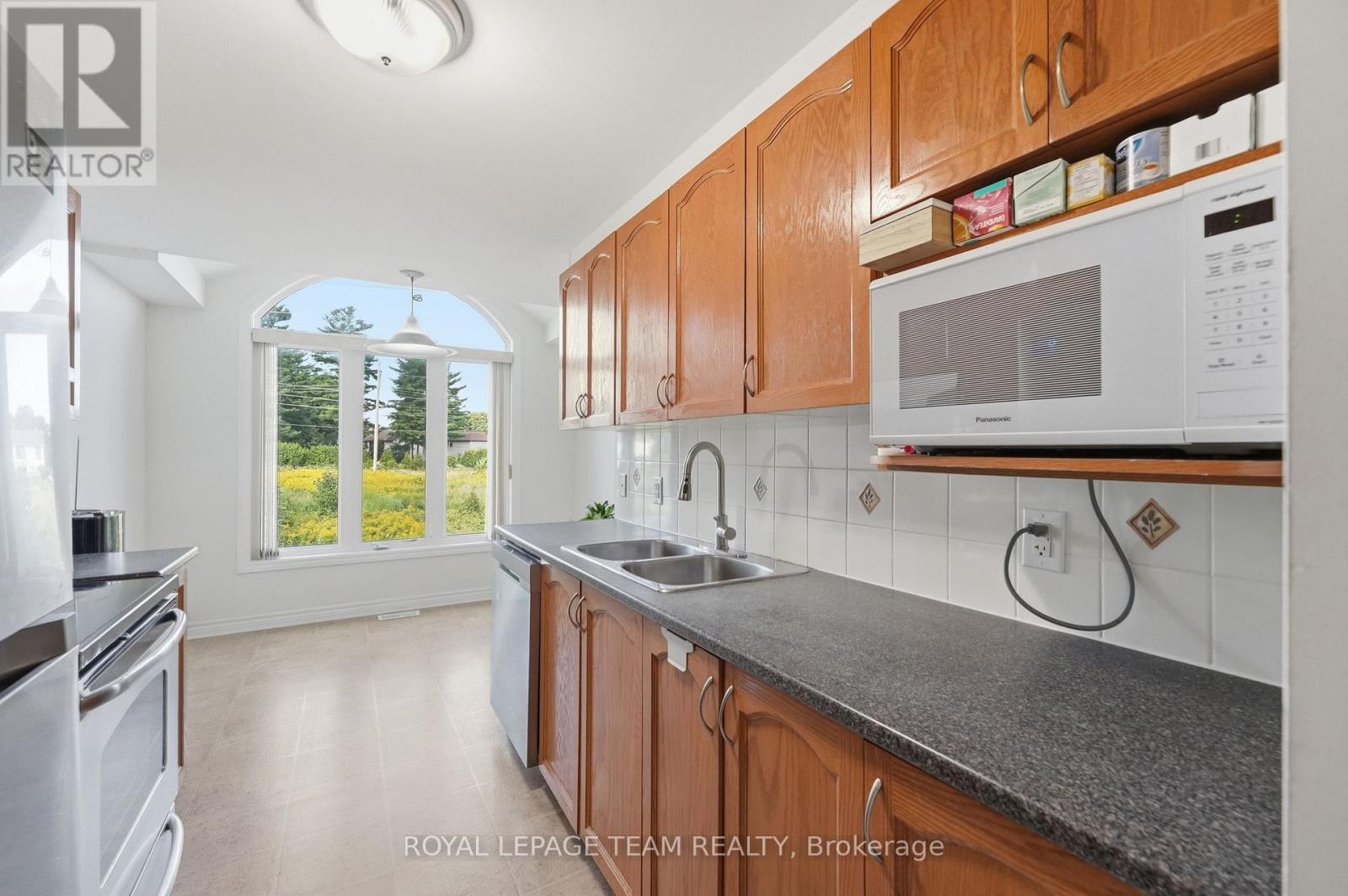 258 Forestbrook Street, Ottawa, Ontario  K2K 0B4 - Photo 10 - X13671846