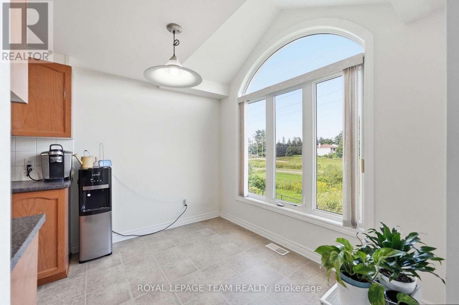 258 Forestbrook Street, Ottawa, Ontario  K2K 0B4 - Photo 13 - X13671846