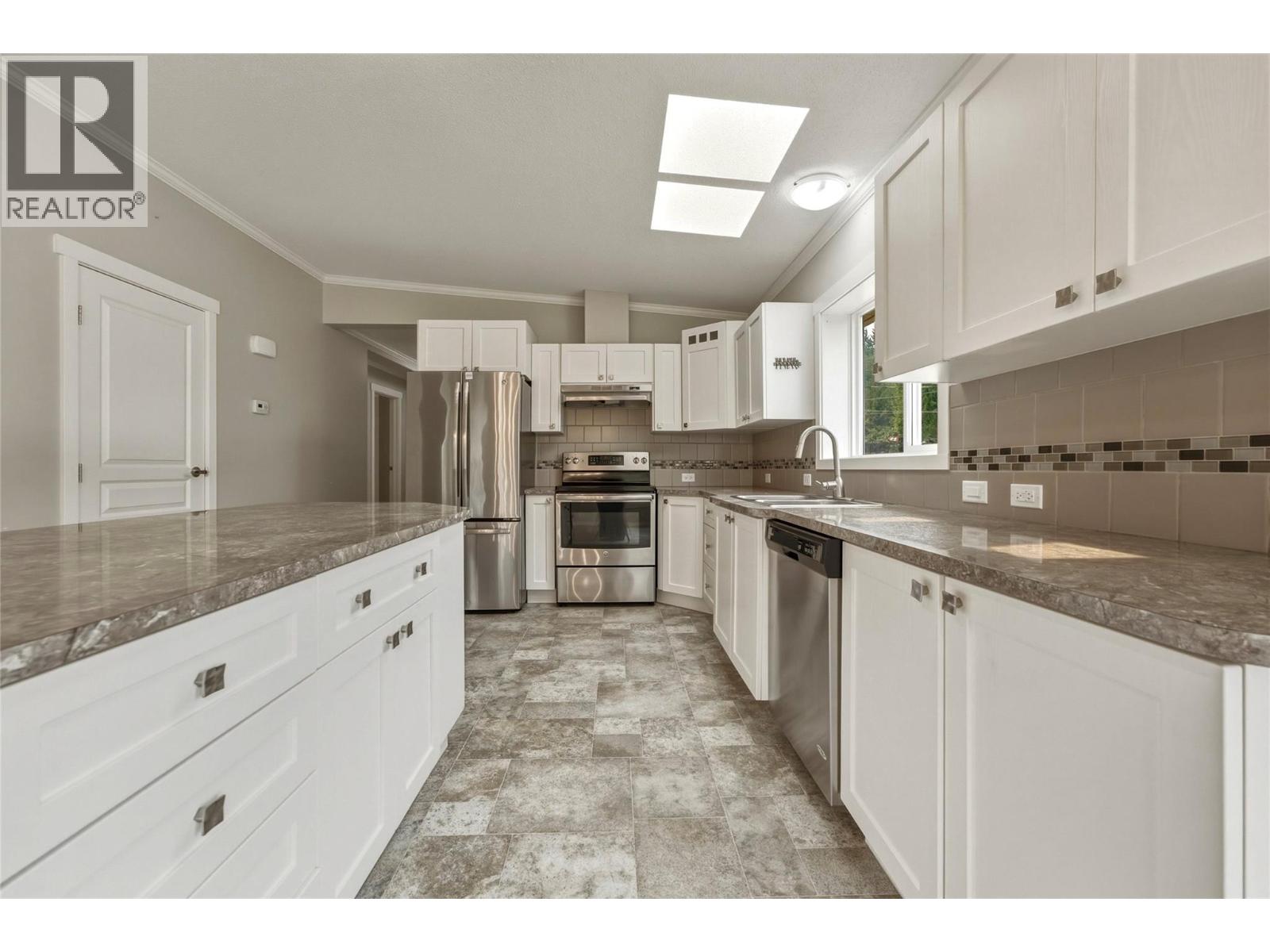 518 Willow Street, Fauquier, British Columbia  V0G 1K0 - Photo 24 - 10397571