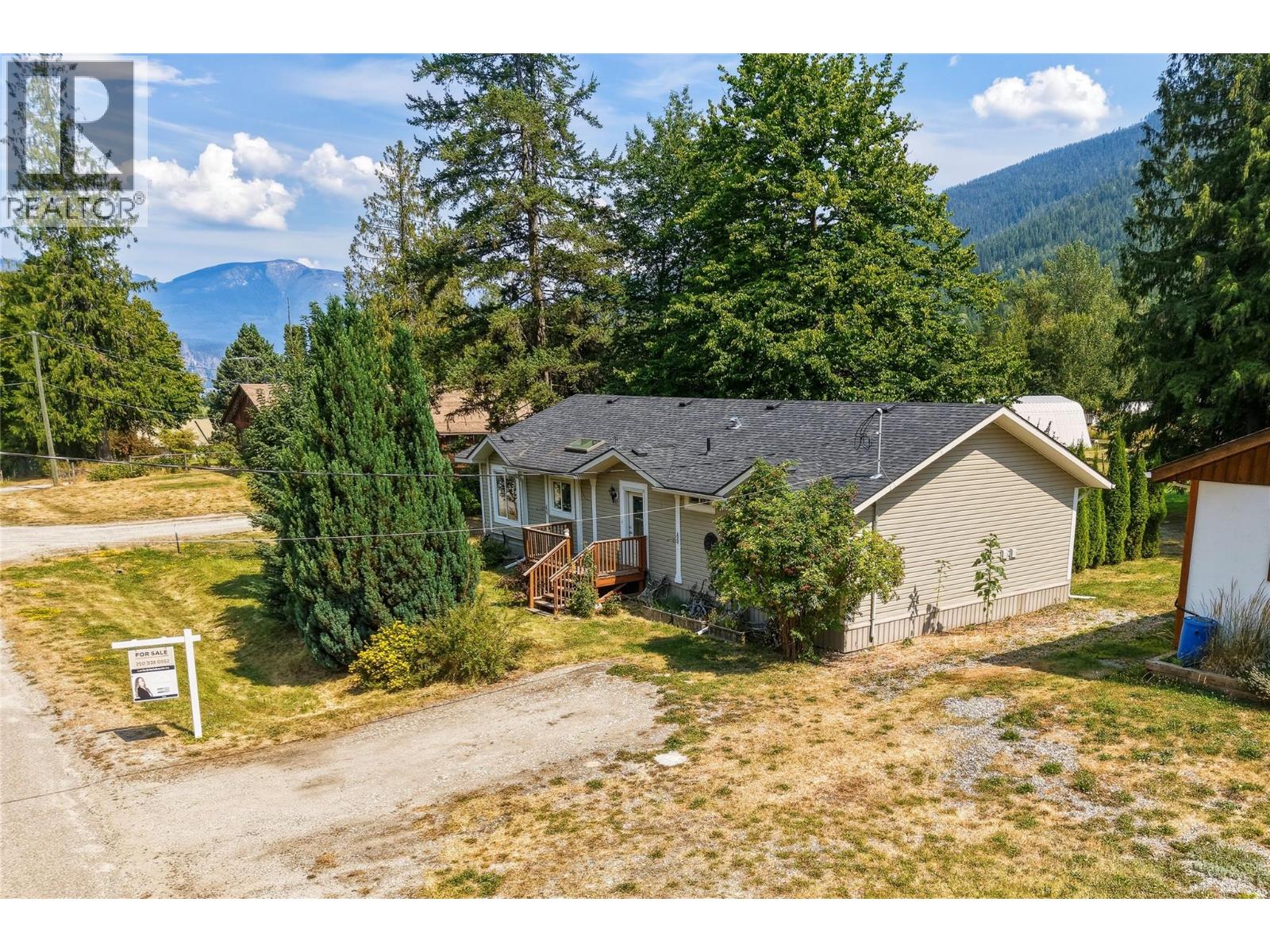 518 Willow Street, Fauquier, British Columbia  V0G 1K0 - Photo 6 - 10397571