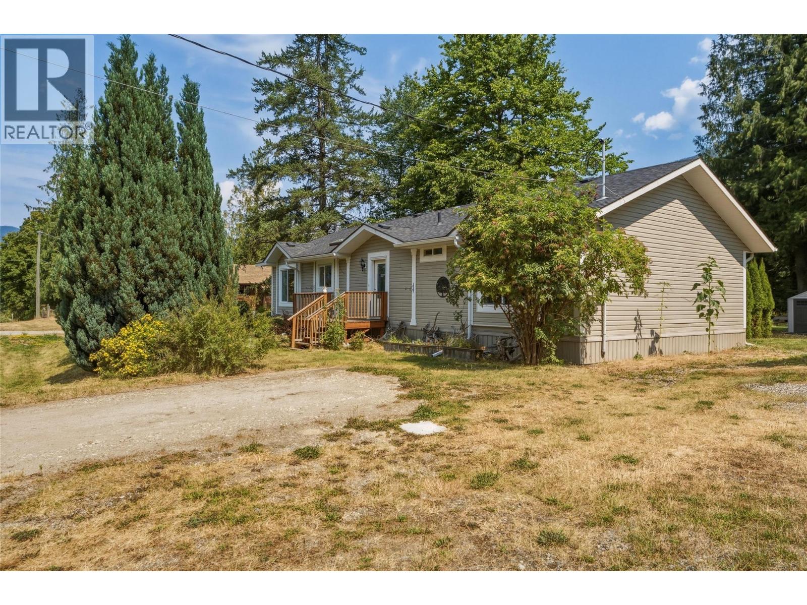 518 Willow Street, Fauquier, British Columbia  V0G 1K0 - Photo 10 - 10397571