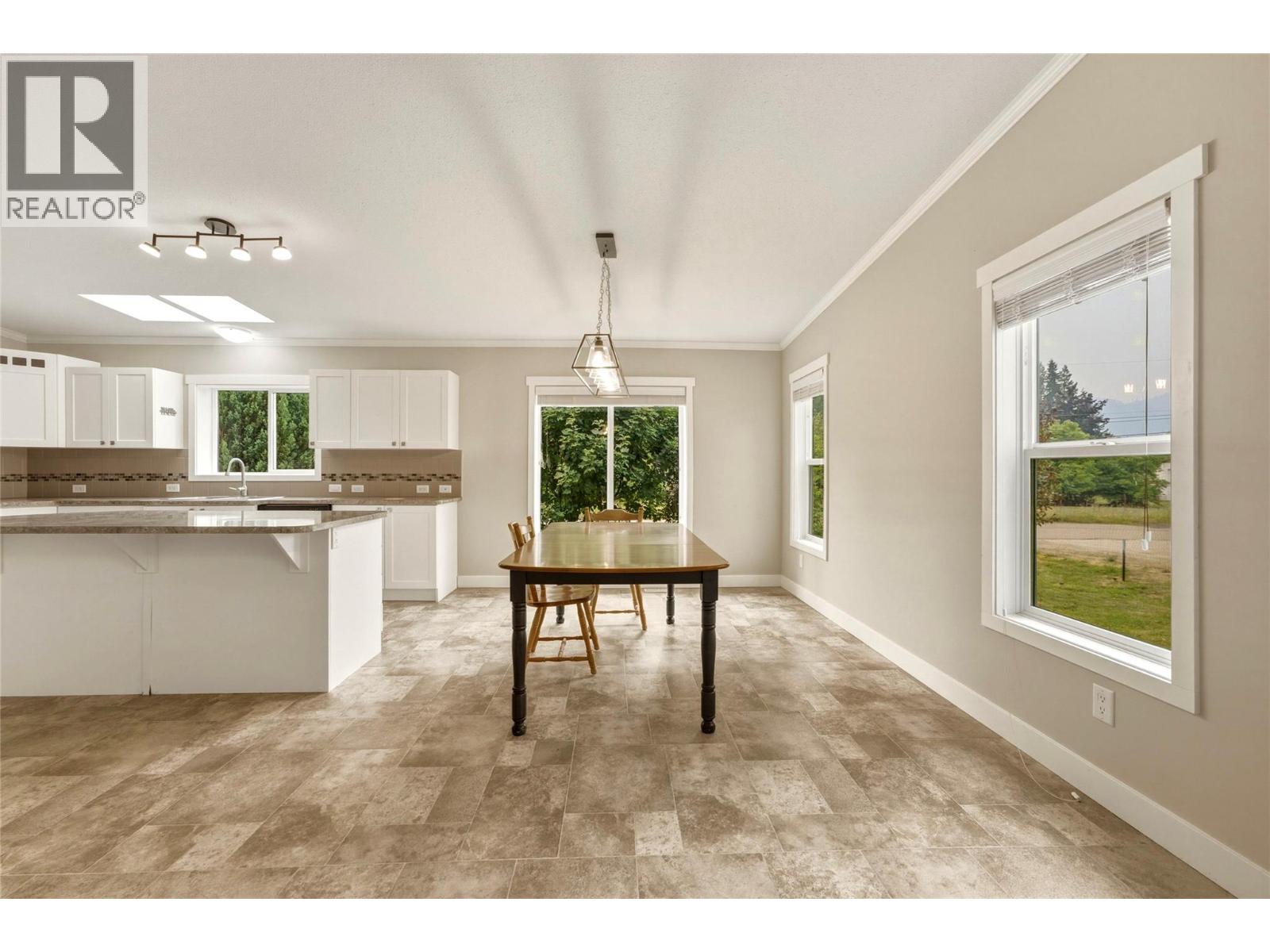 518 Willow Street, Fauquier, British Columbia  V0G 1K0 - Photo 27 - 10397571