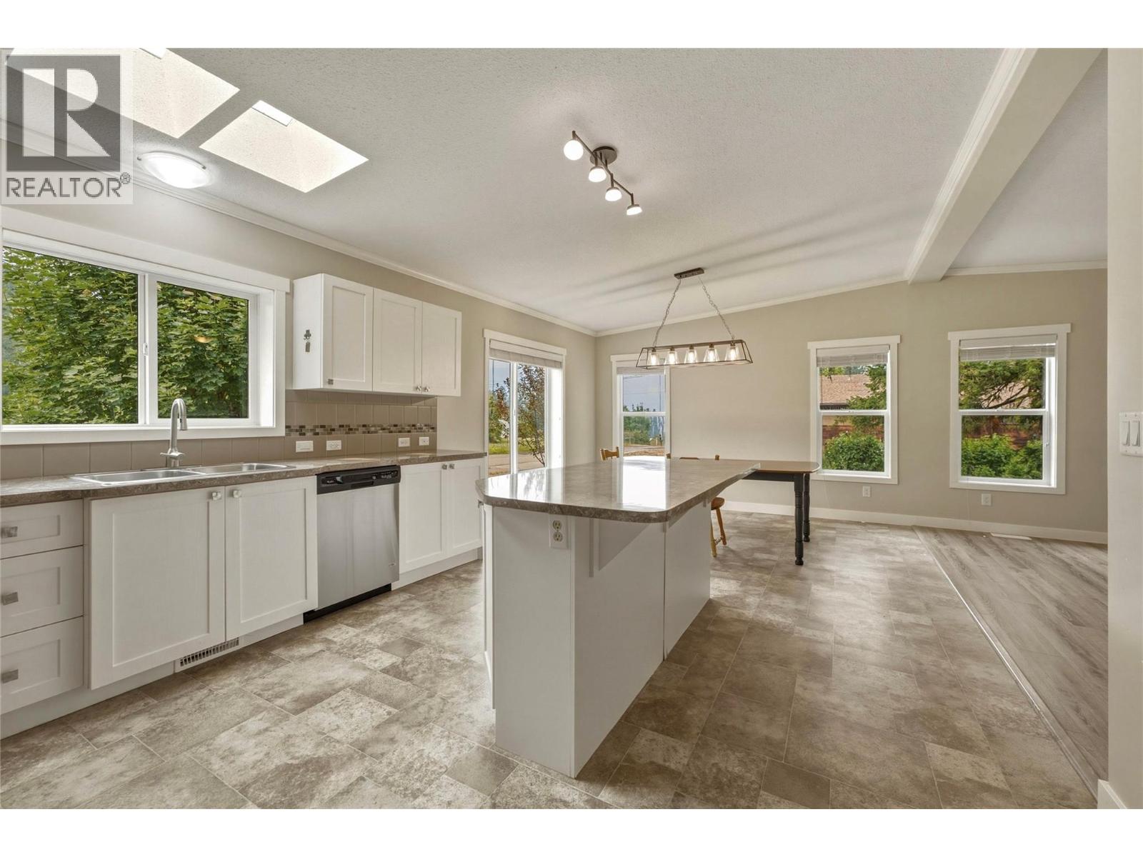 518 Willow Street, Fauquier, British Columbia  V0G 1K0 - Photo 22 - 10397571