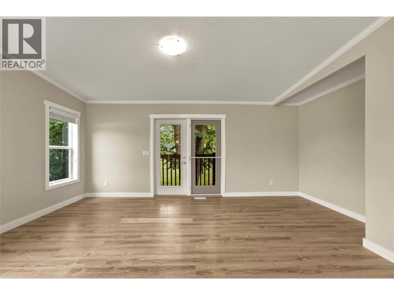 518 Willow Street, Fauquier, British Columbia  V0G 1K0 - Photo 30 - 10397571