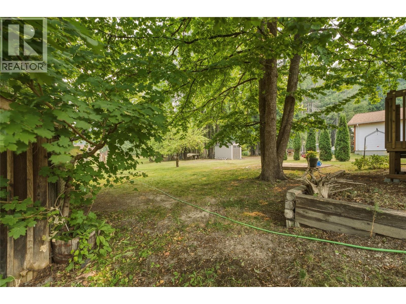 518 Willow Street, Fauquier, British Columbia  V0G 1K0 - Photo 61 - 10397571