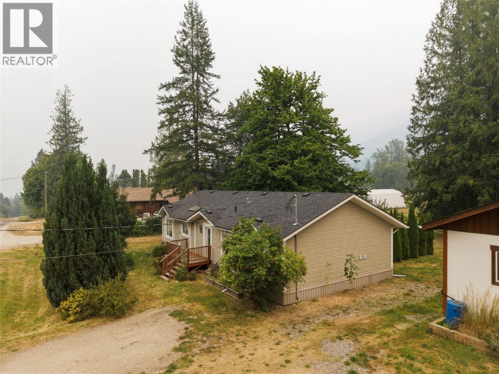 518 Willow Street, Fauquier, British Columbia  V0G 1K0 - Photo 72 - 10397571