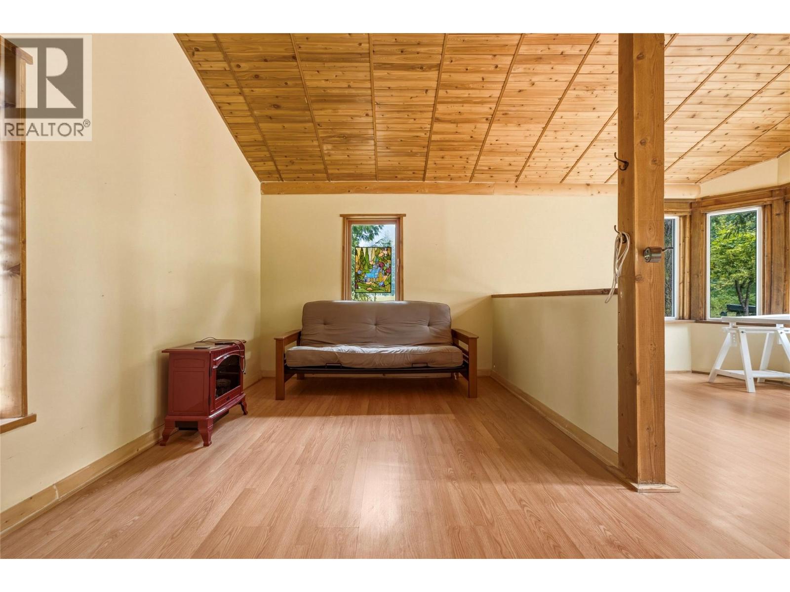 518 Willow Street, Fauquier, British Columbia  V0G 1K0 - Photo 55 - 10397571