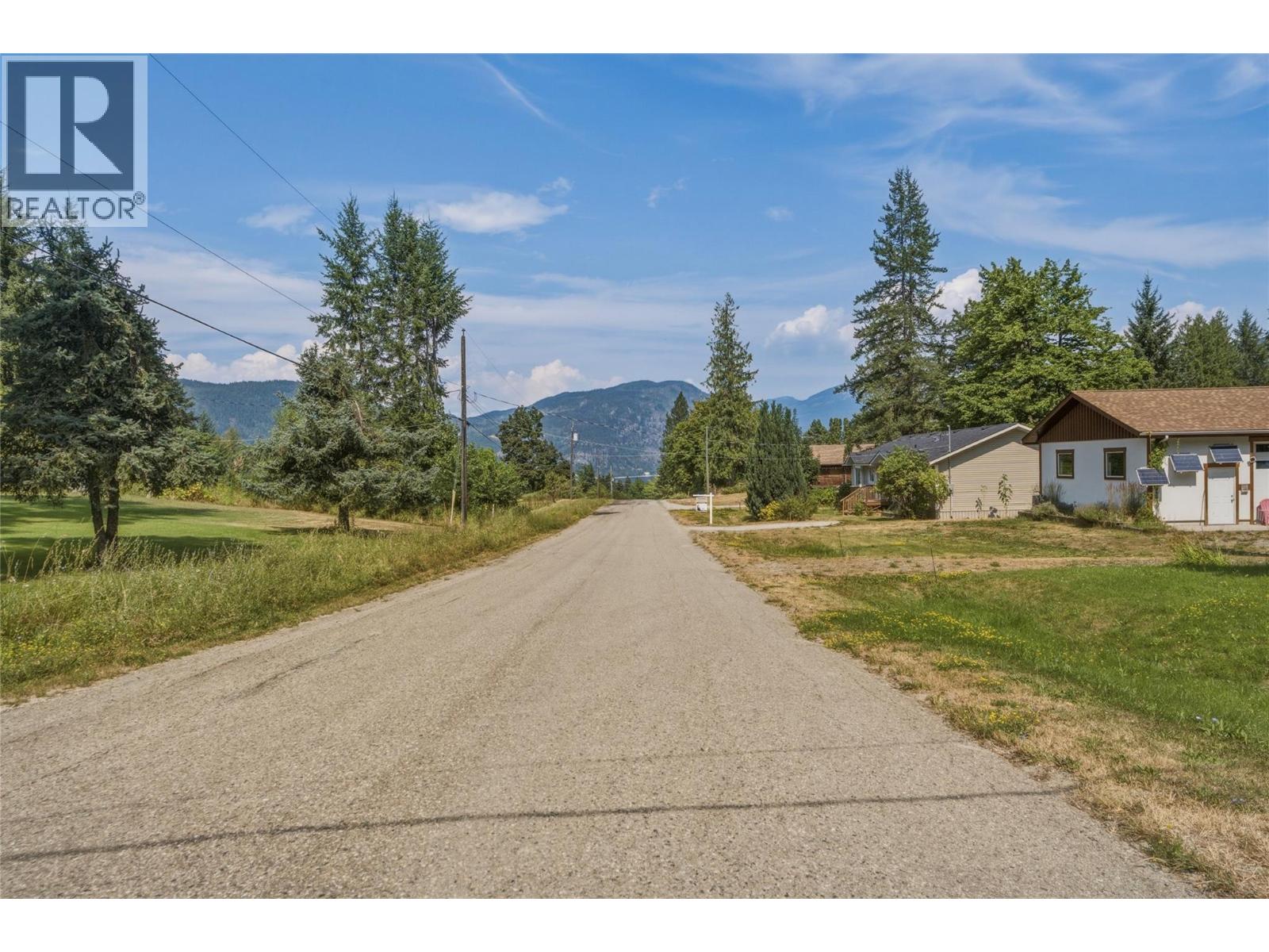 518 Willow Street, Fauquier, British Columbia  V0G 1K0 - Photo 48 - 10397571