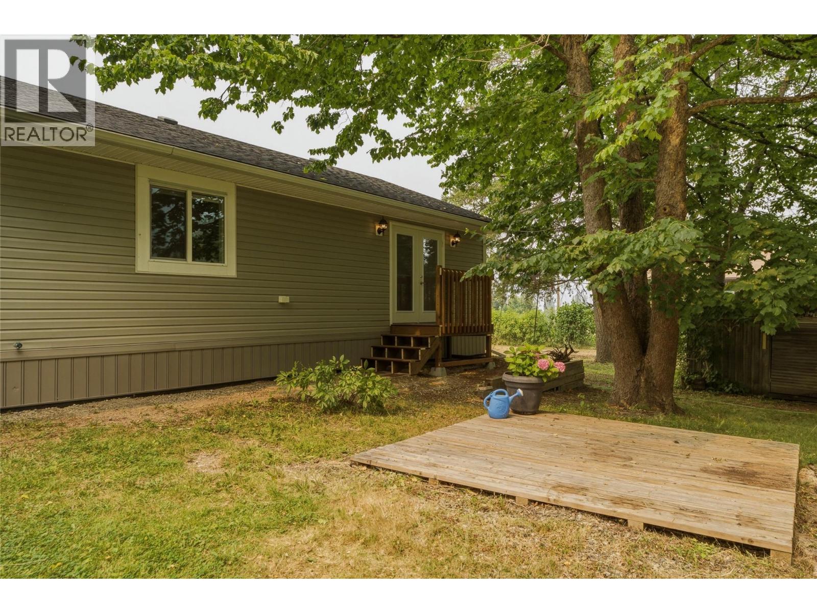 518 Willow Street, Fauquier, British Columbia  V0G 1K0 - Photo 3 - 10397571