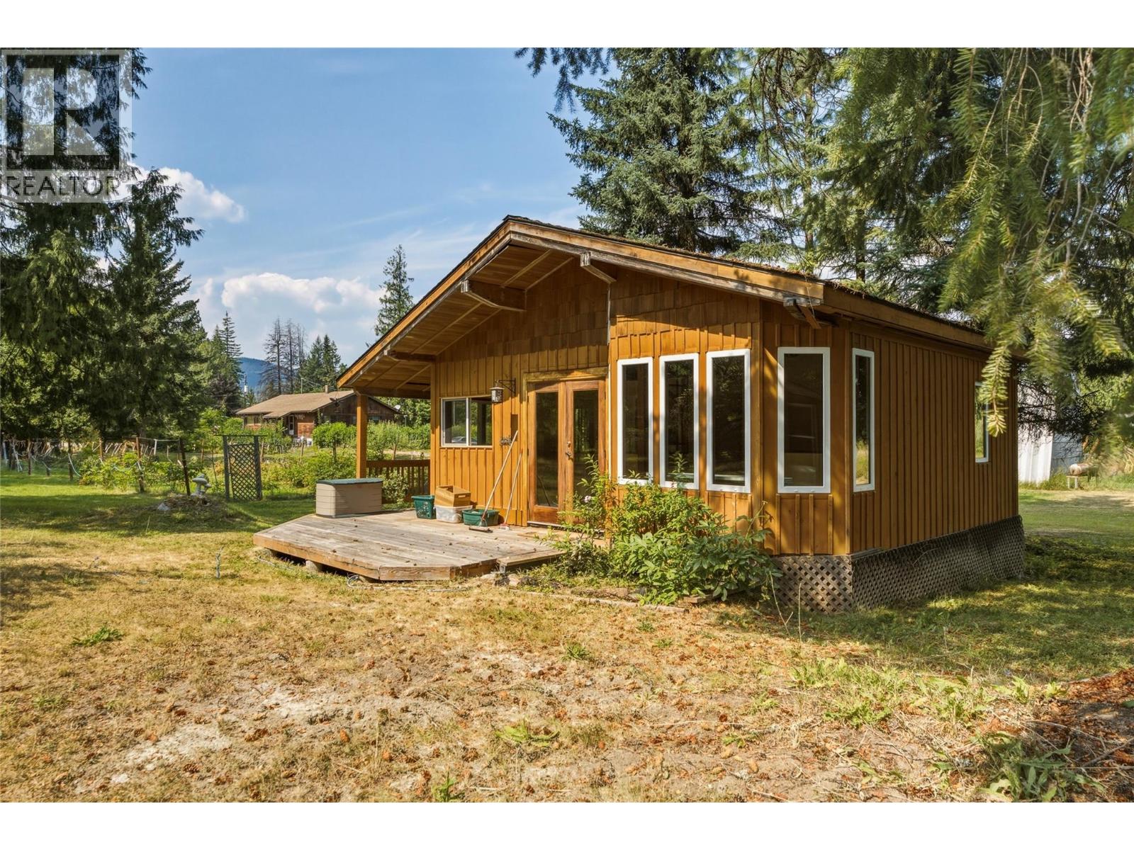 518 Willow Street, Fauquier, British Columbia  V0G 1K0 - Photo 47 - 10397571