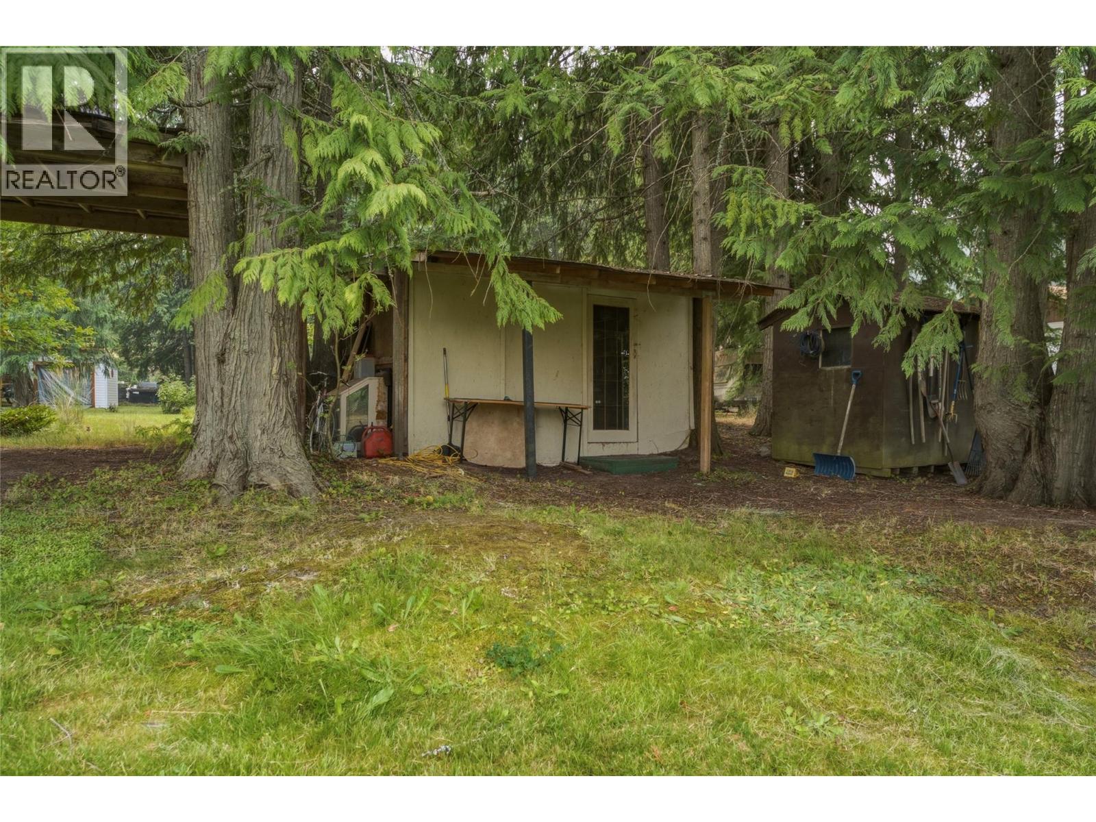 518 Willow Street, Fauquier, British Columbia  V0G 1K0 - Photo 58 - 10397571