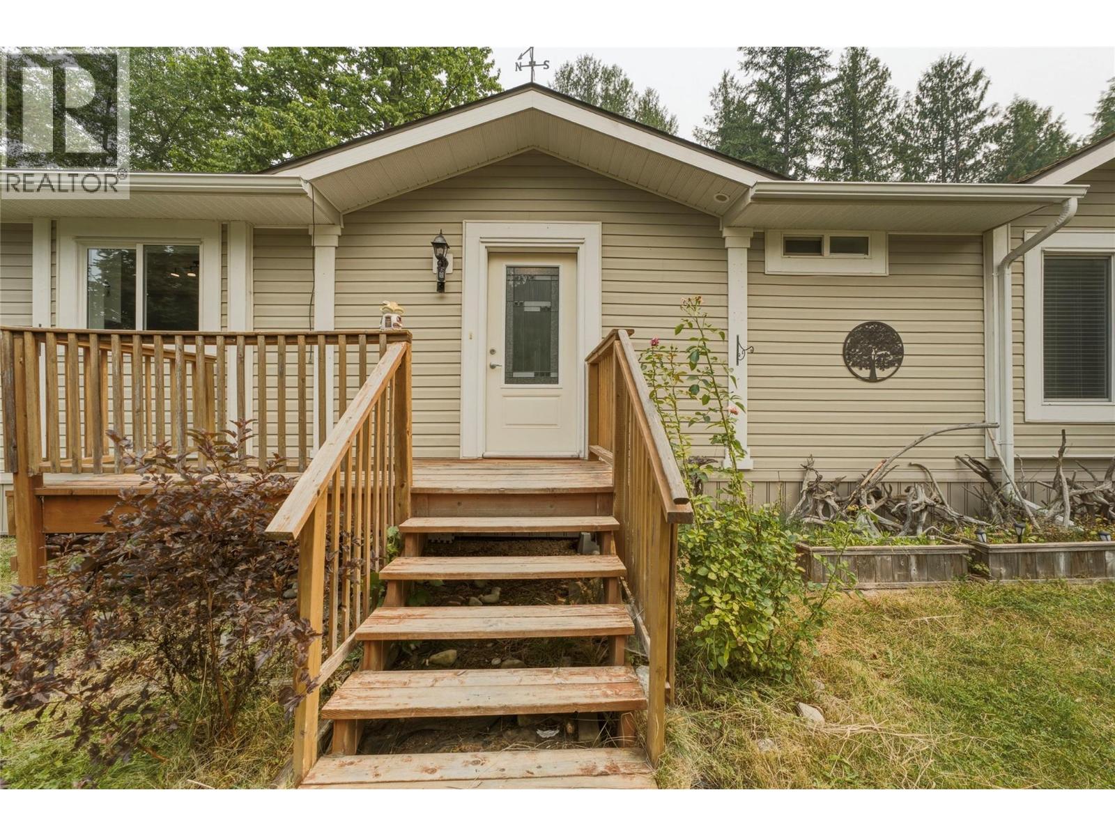 518 Willow Street, Fauquier, British Columbia  V0G 1K0 - Photo 73 - 10397571