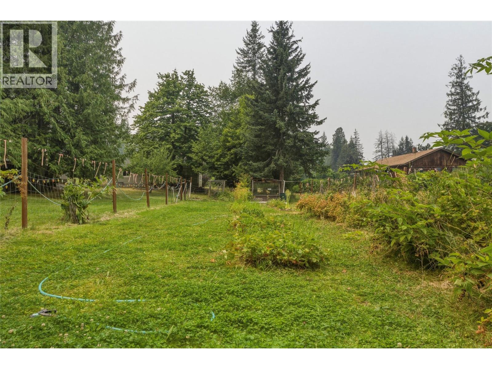 518 Willow Street, Fauquier, British Columbia  V0G 1K0 - Photo 64 - 10397571