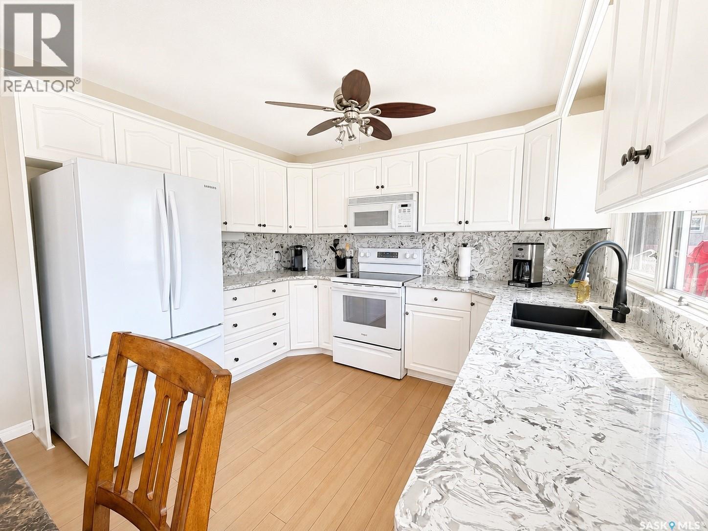 15 Dickinson Crescent, Regina, Saskatchewan  S4R 7K6 - Photo 6 - SK045553