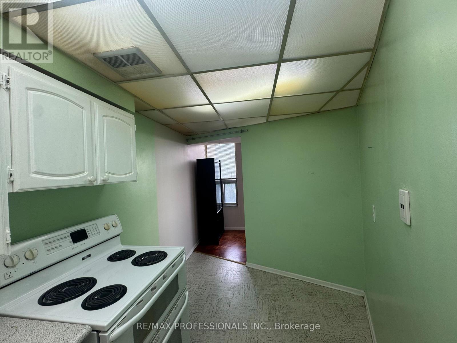 602 - 11 Wincott Drive, Toronto, Ontario  M9R 2R9 - Photo 11 - W13428182