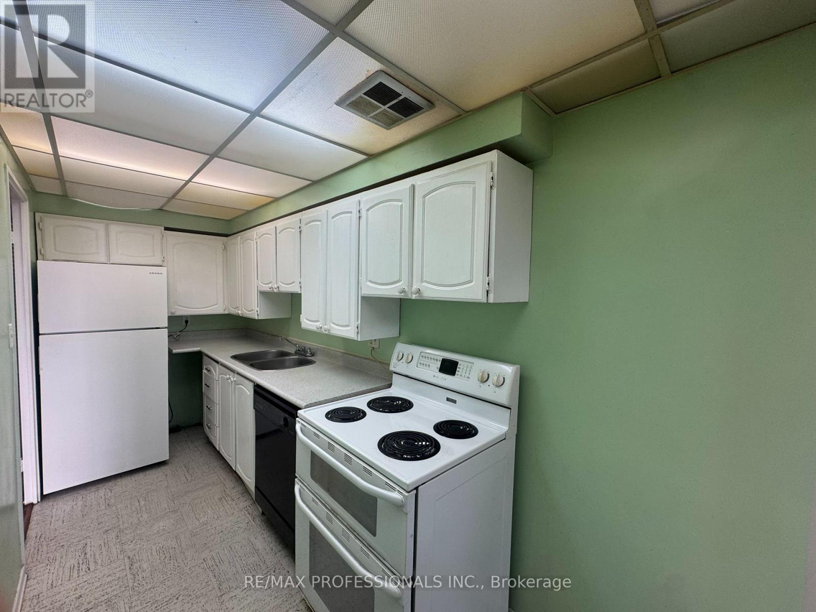 602 - 11 Wincott Drive, Toronto, Ontario  M9R 2R9 - Photo 10 - W13428182