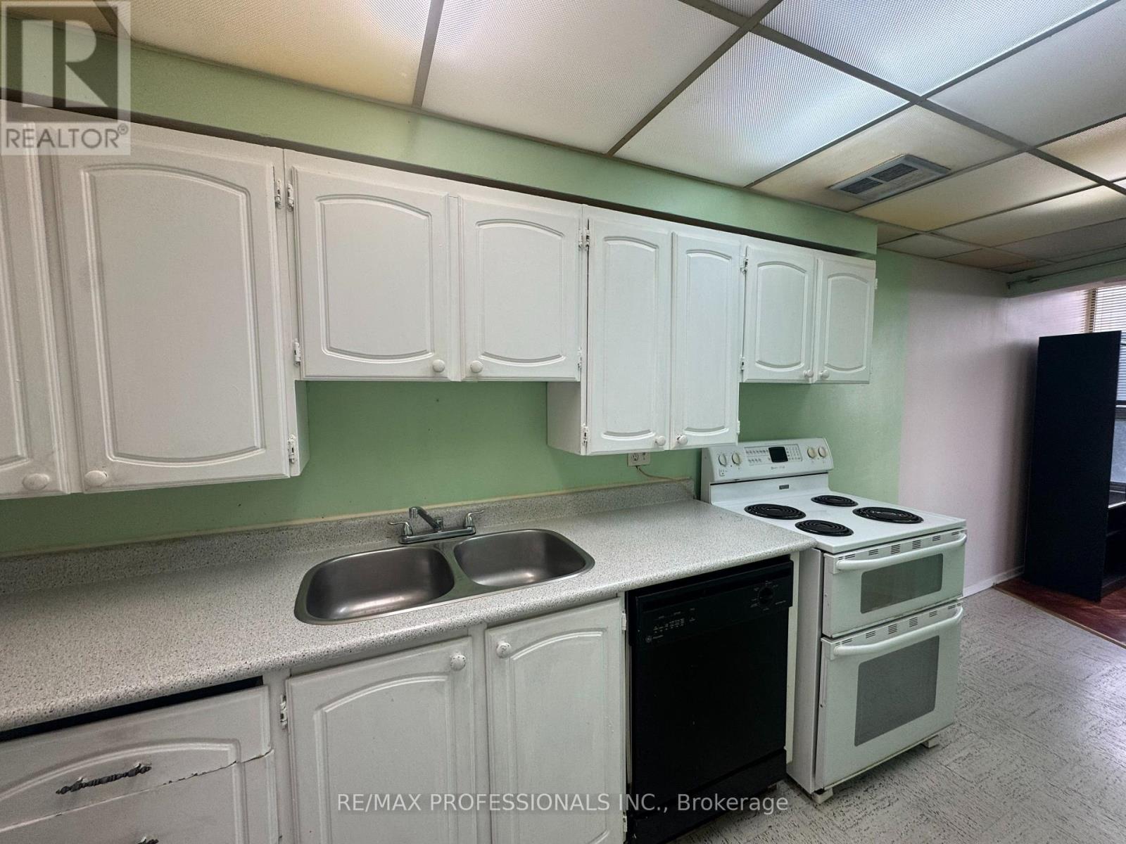 602 - 11 Wincott Drive, Toronto, Ontario  M9R 2R9 - Photo 12 - W13428182