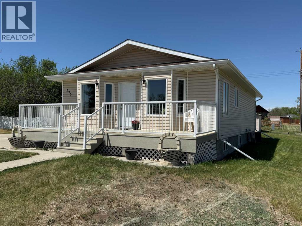 325 2 Avenue N, Champion, Alberta  T0L 0R0 - Photo 1 - A2316773