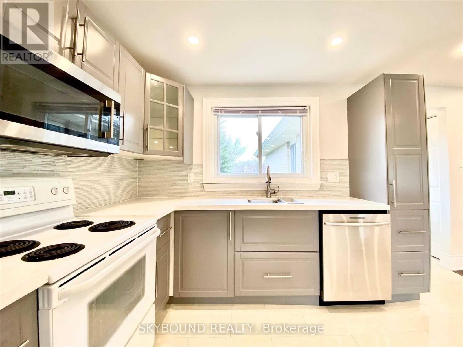 165 Orchard Heights Boulevard, Aurora, Ontario  L4G 3A3 - Photo 10 - N13680754