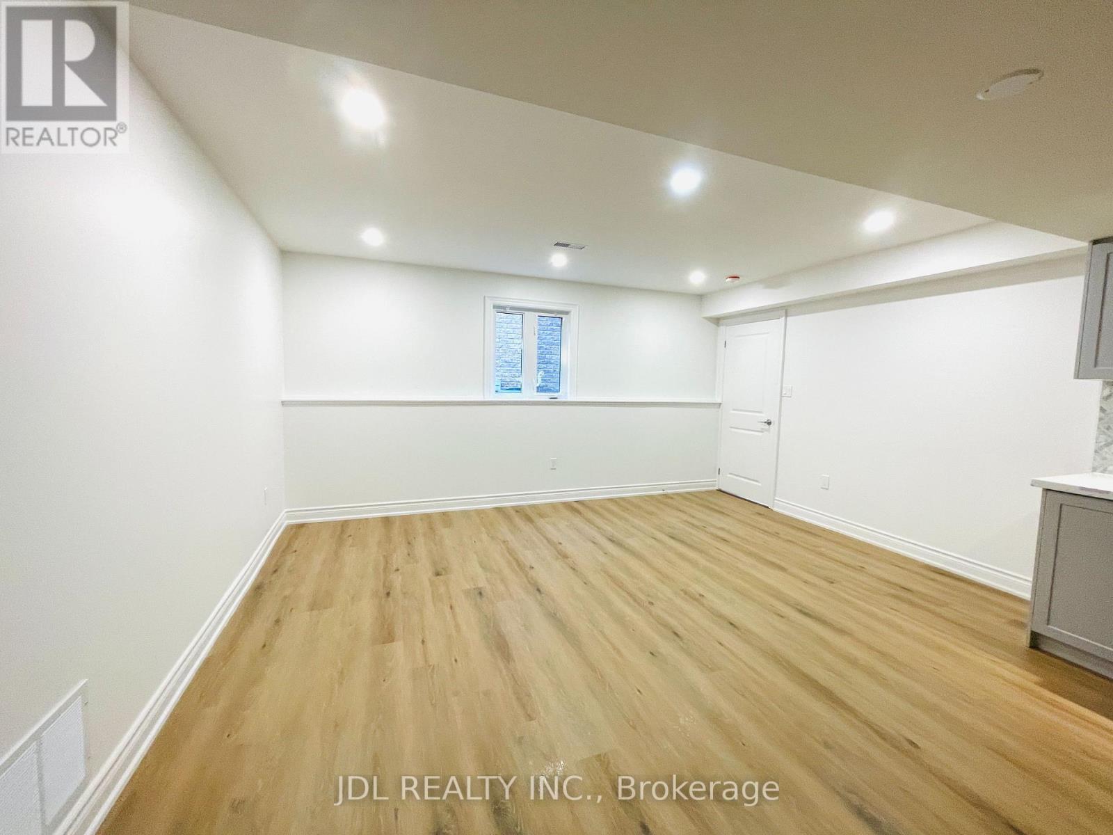 Unit 2 - 8 Tascona Court, Barrie, Ontario  L4M 0C5 - Photo 5 - S13680732