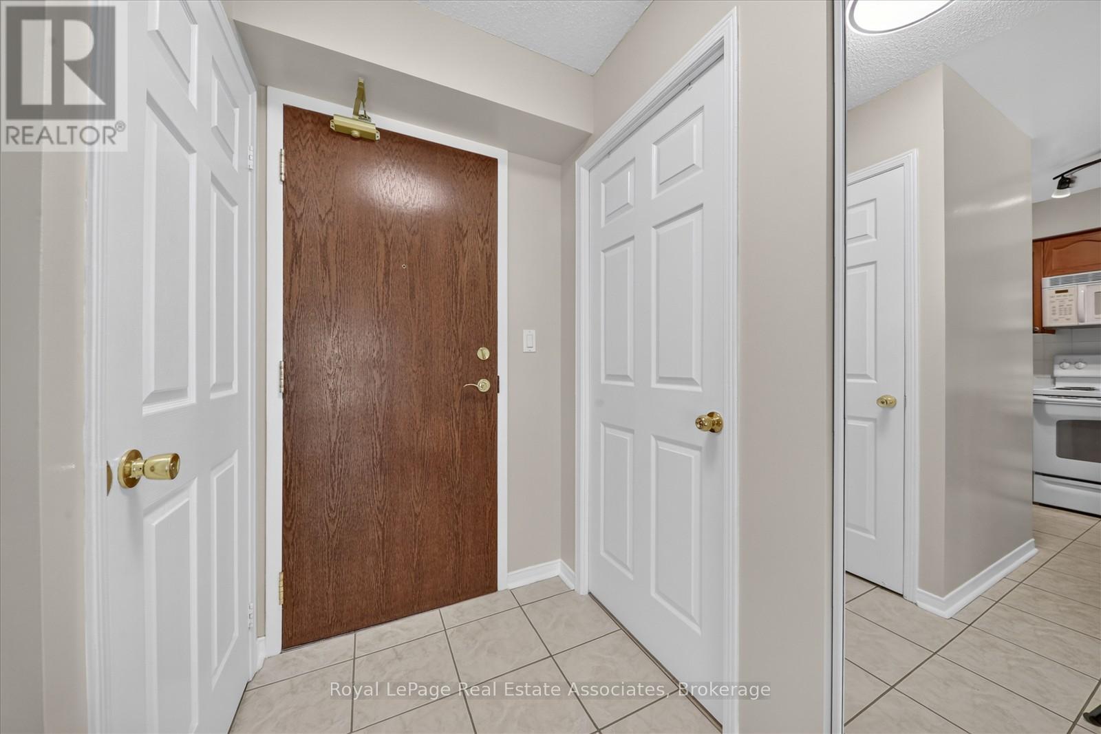 908 - 7 Michael Power Place, Toronto, Ontario  M9A 0A4 - Photo 2 - W13680726
